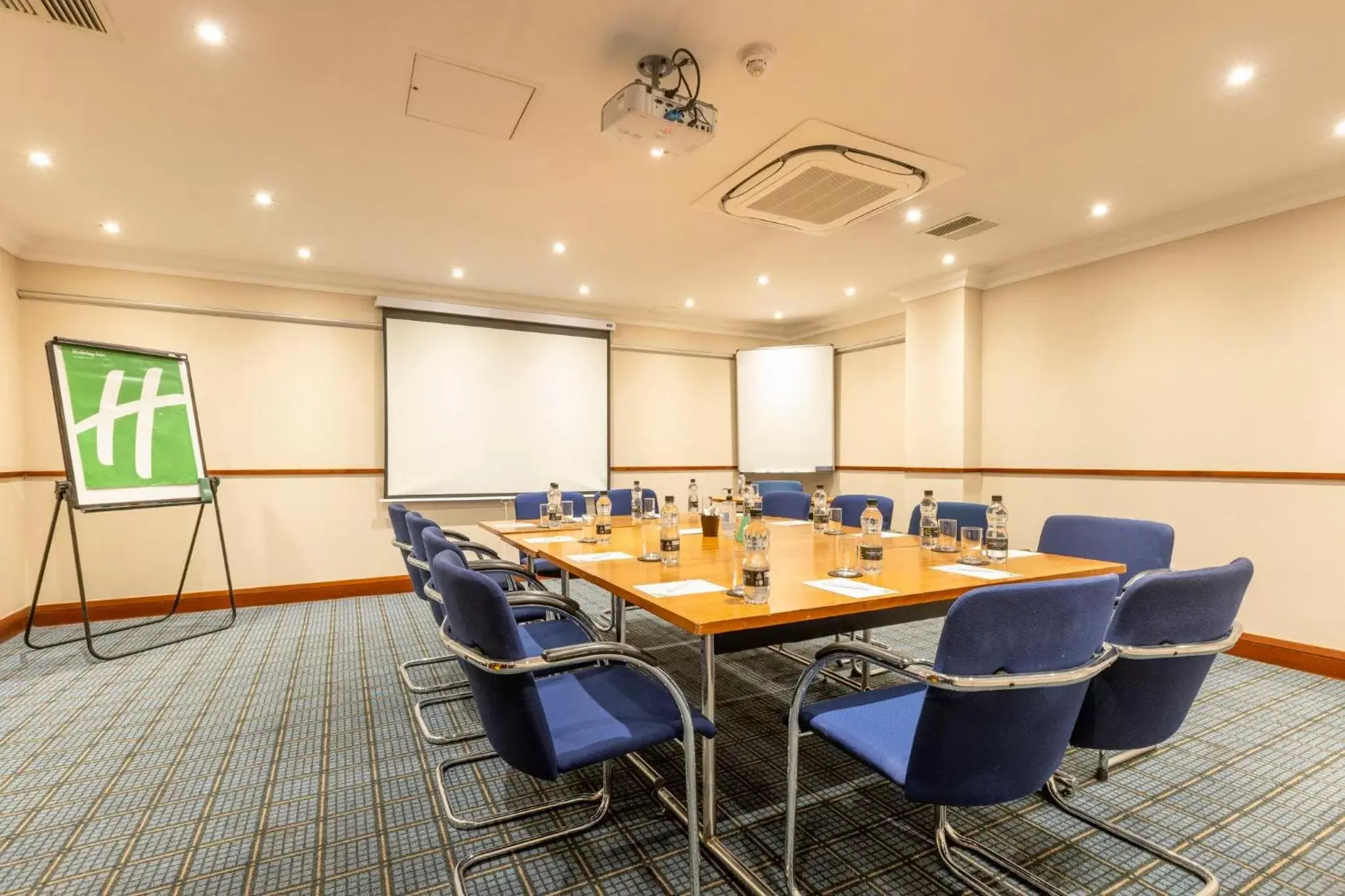 Meeting/conference room in Holiday Inn - Glasgow Airport, an IHG Hotel