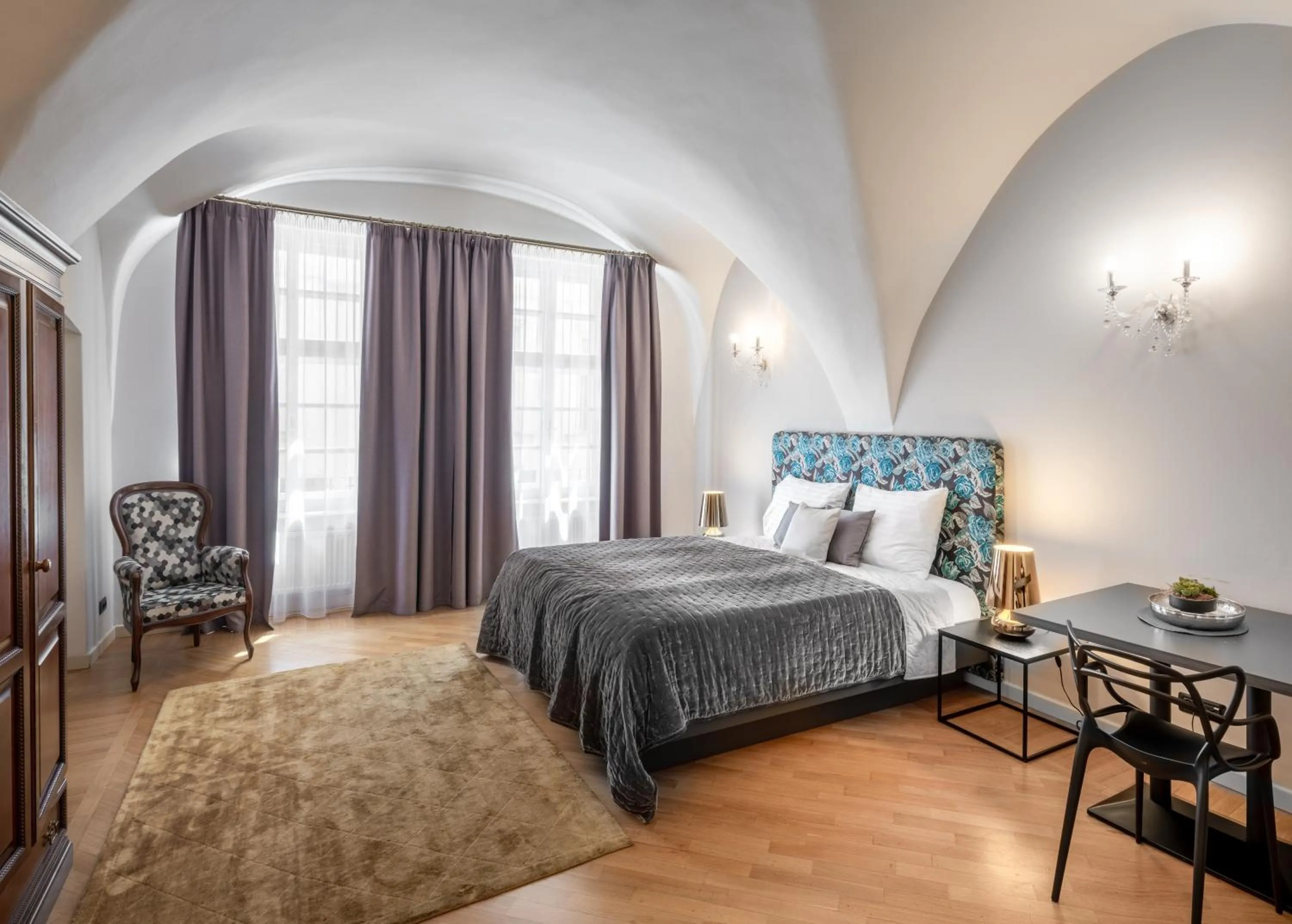 Deluxe Studio in Chateau 9 Apartments by Adrez