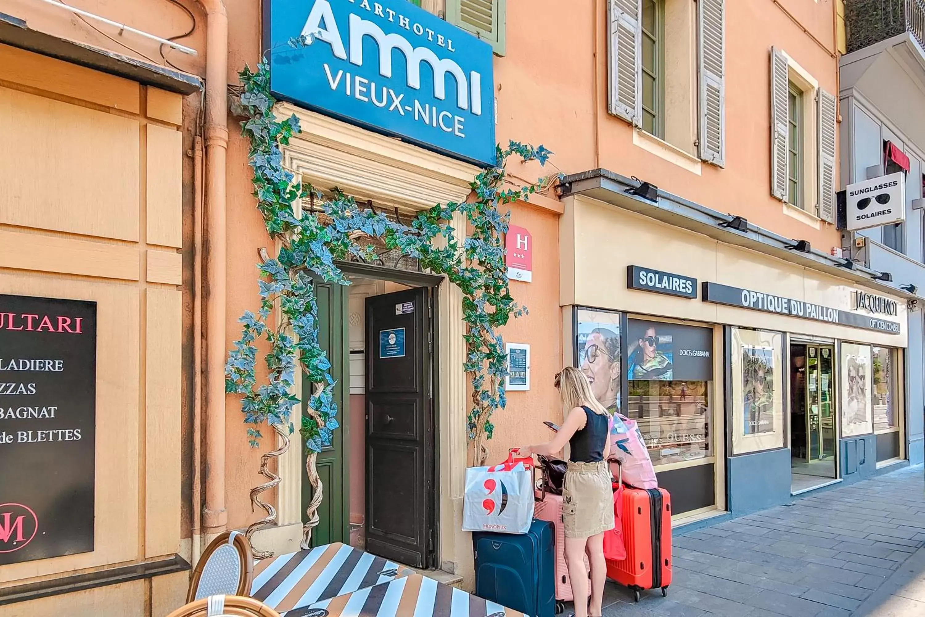 Facade/entrance in Aparthotel AMMI Vieux Nice