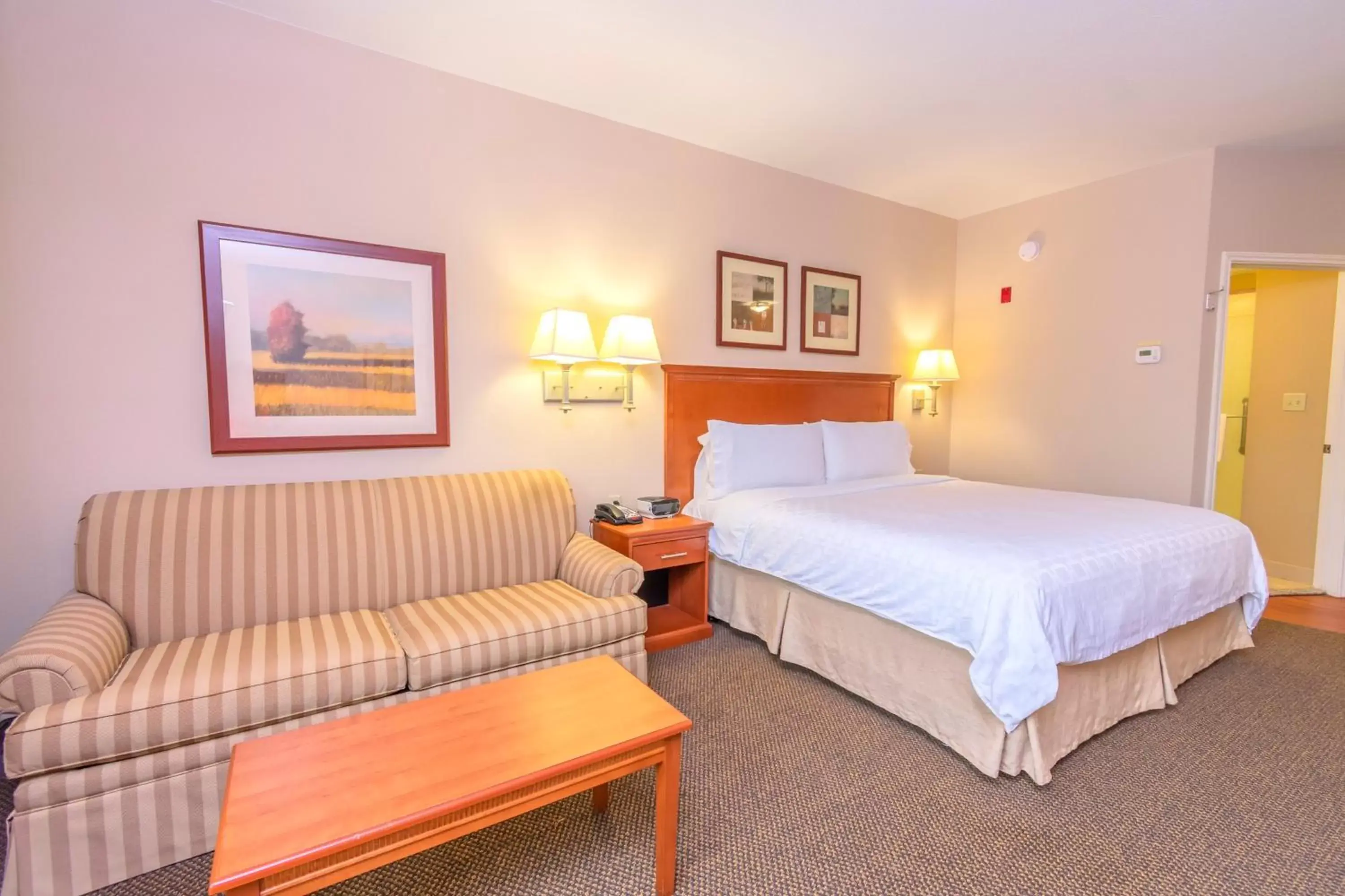 Photo of the whole room, Bed in Candlewood Suites Houston I-10 East, an IHG Hotel