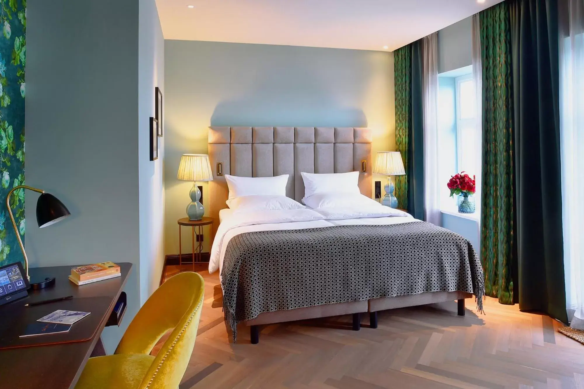 Upper Class Balcony - single occupancy in Das James Upper Class Balcony - single occupancy in Das James