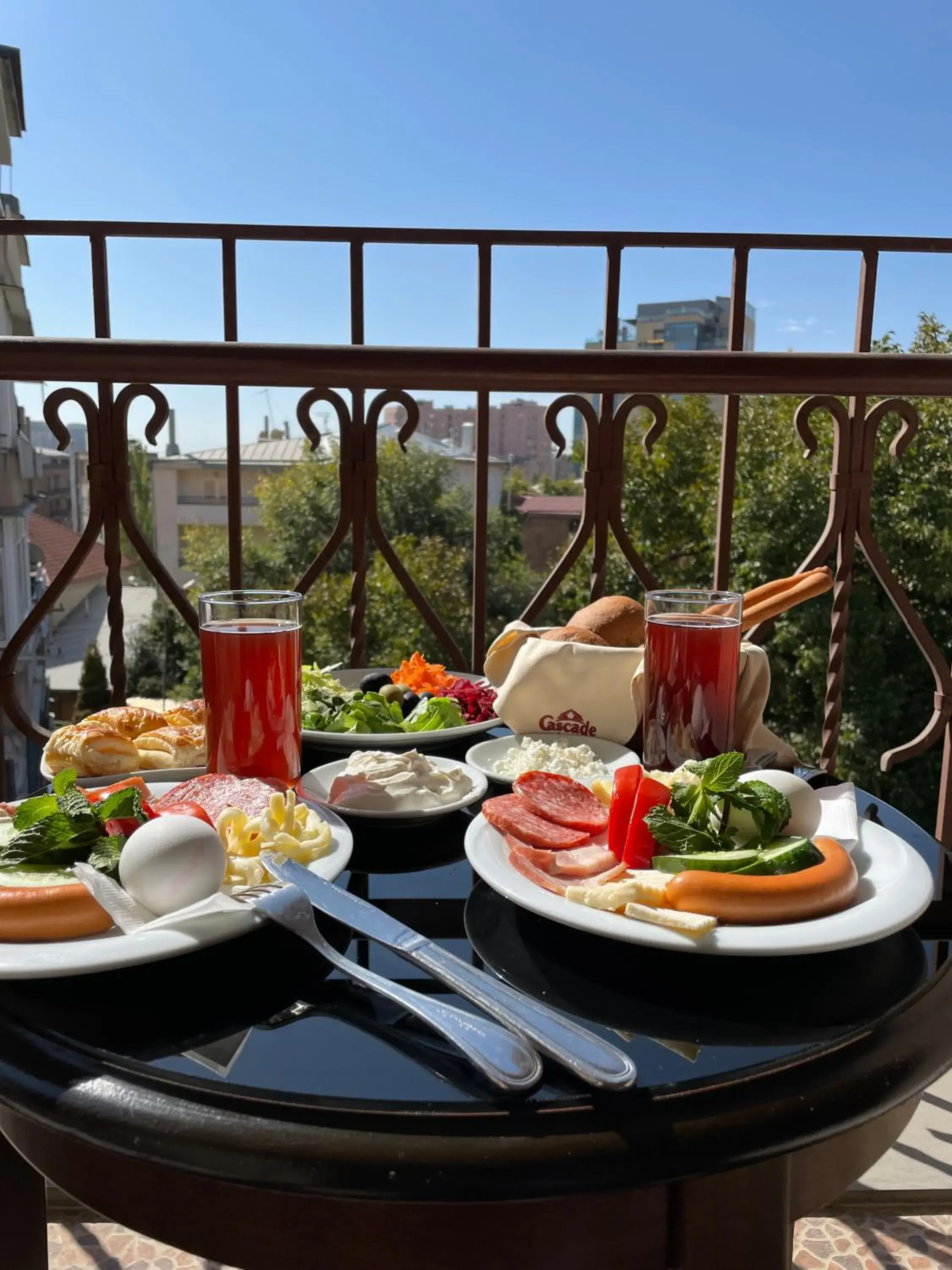 Breakfast in Cascade Hotel Breakfast in Cascade Hotel