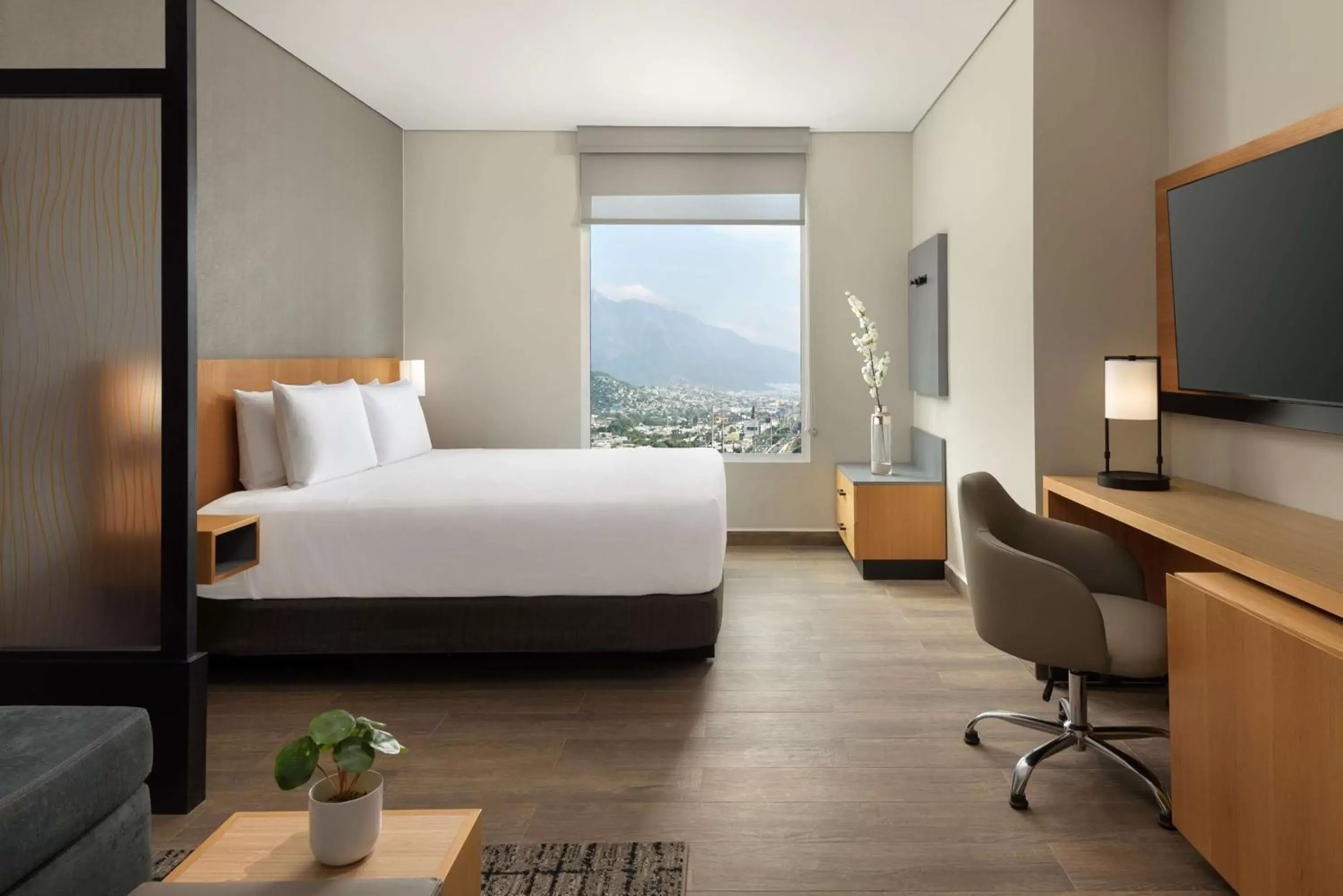 Bedroom, Mountain View in Hyatt Place Monterrey Valle
