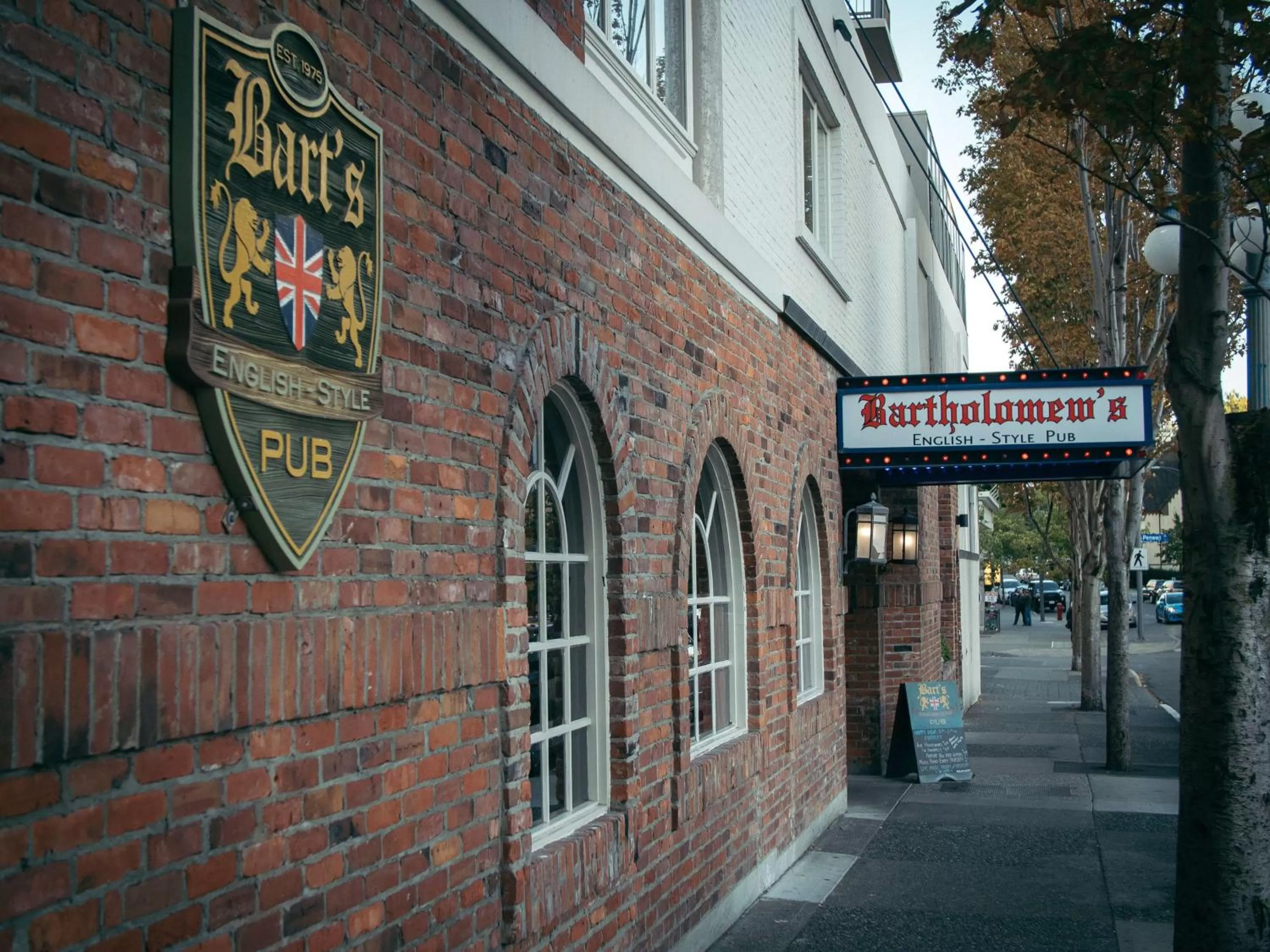 Lounge or bar in DoubleTree by Hilton Hotel & Suites Victoria