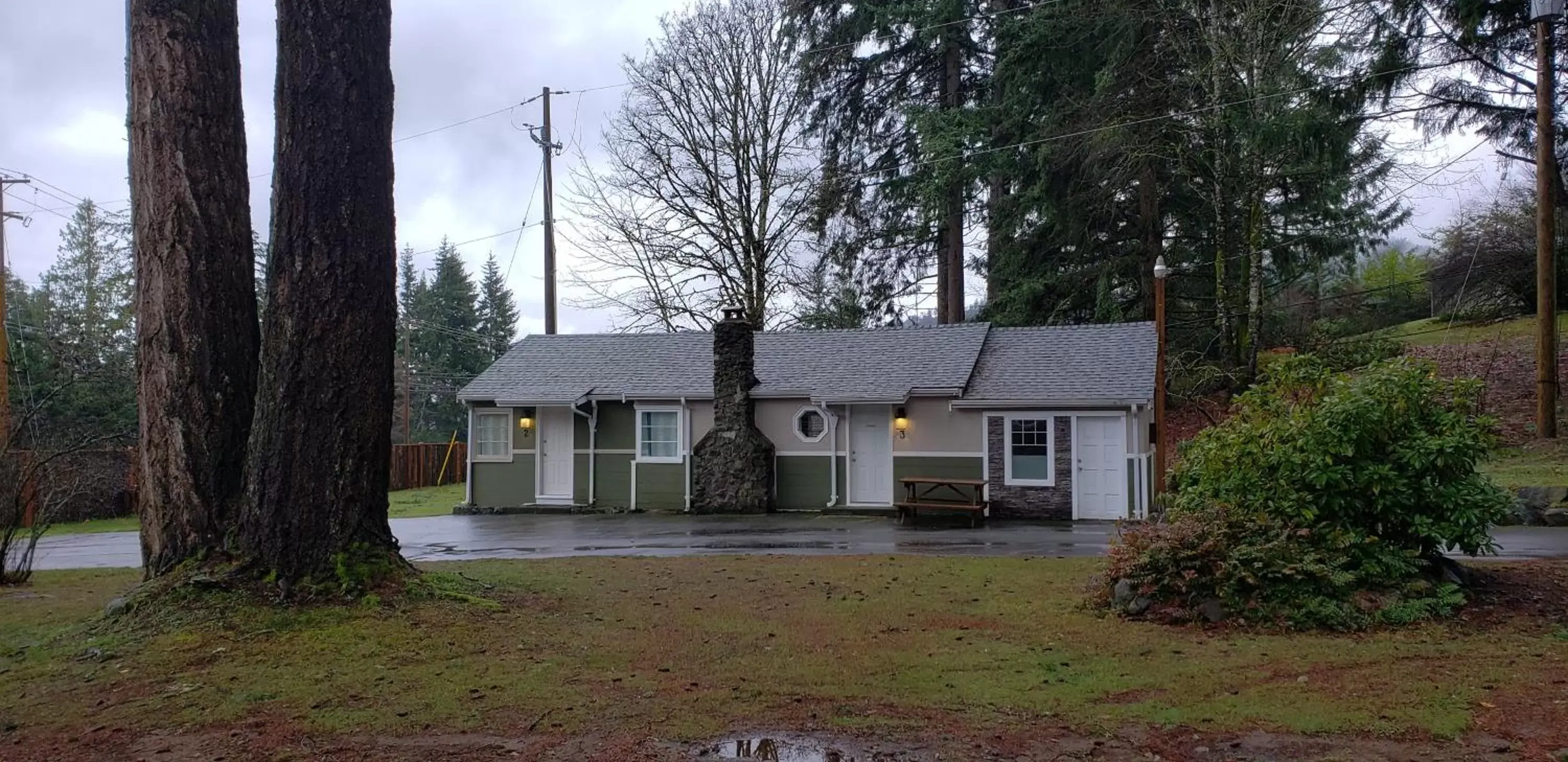 Property Building in Malahat Bungalows Motel