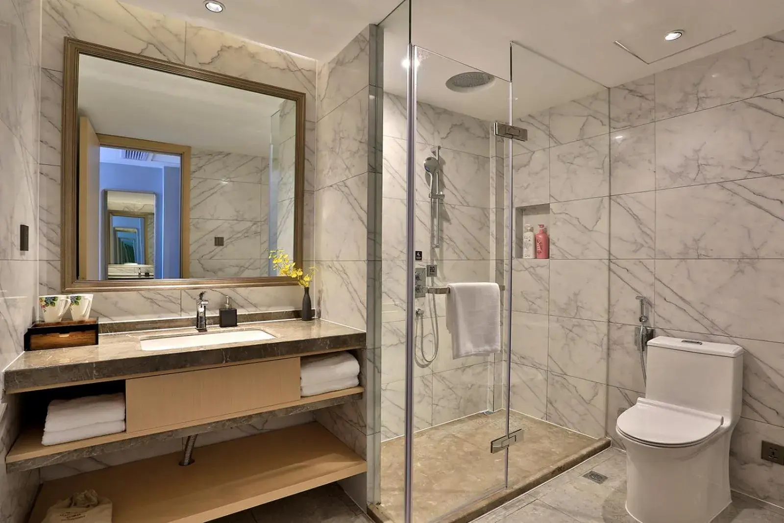 Shower, Bathroom in Byland Star Hotel