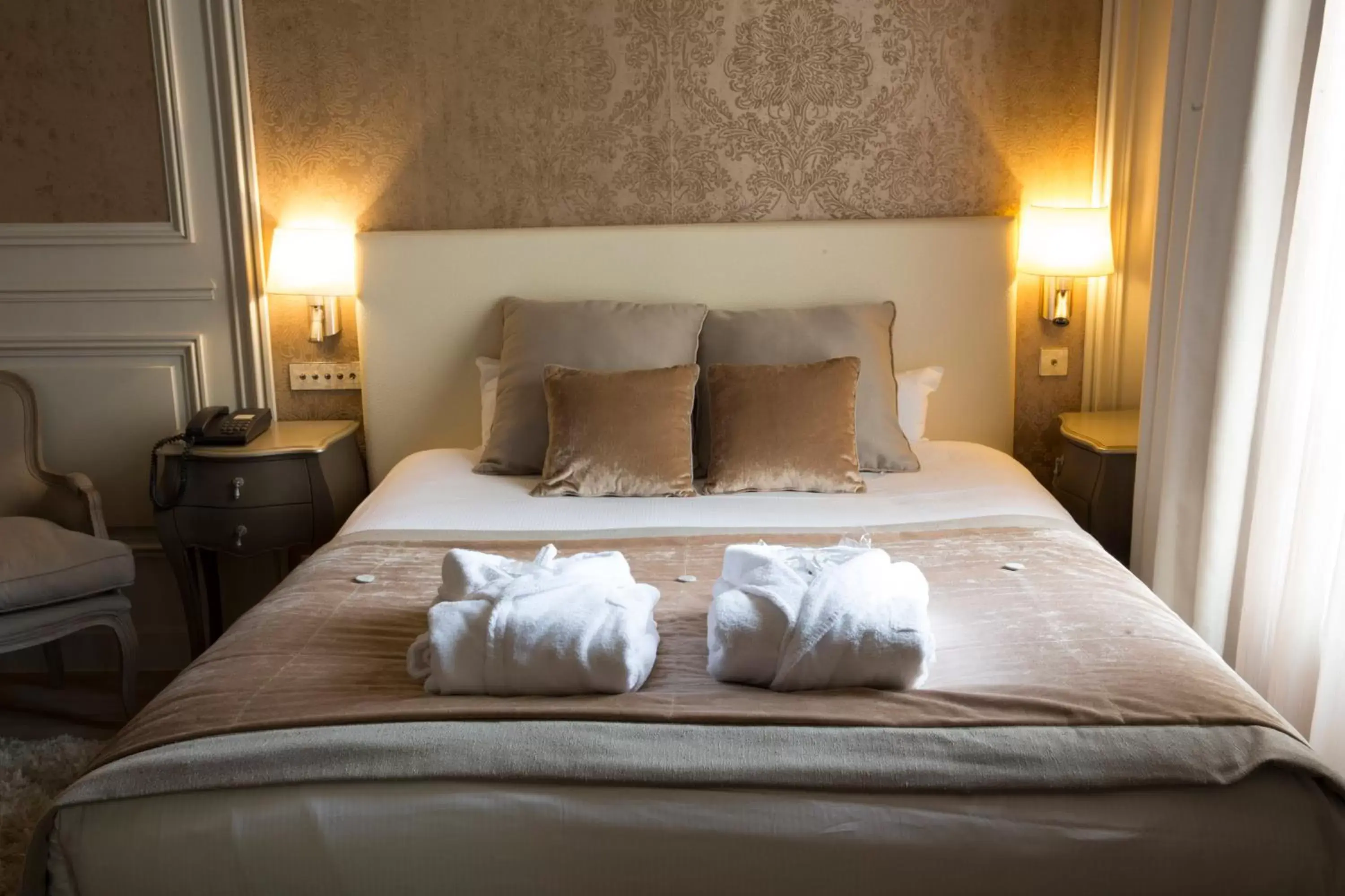 Bed in Best Western Premier Grand Monarque Hotel & Spa