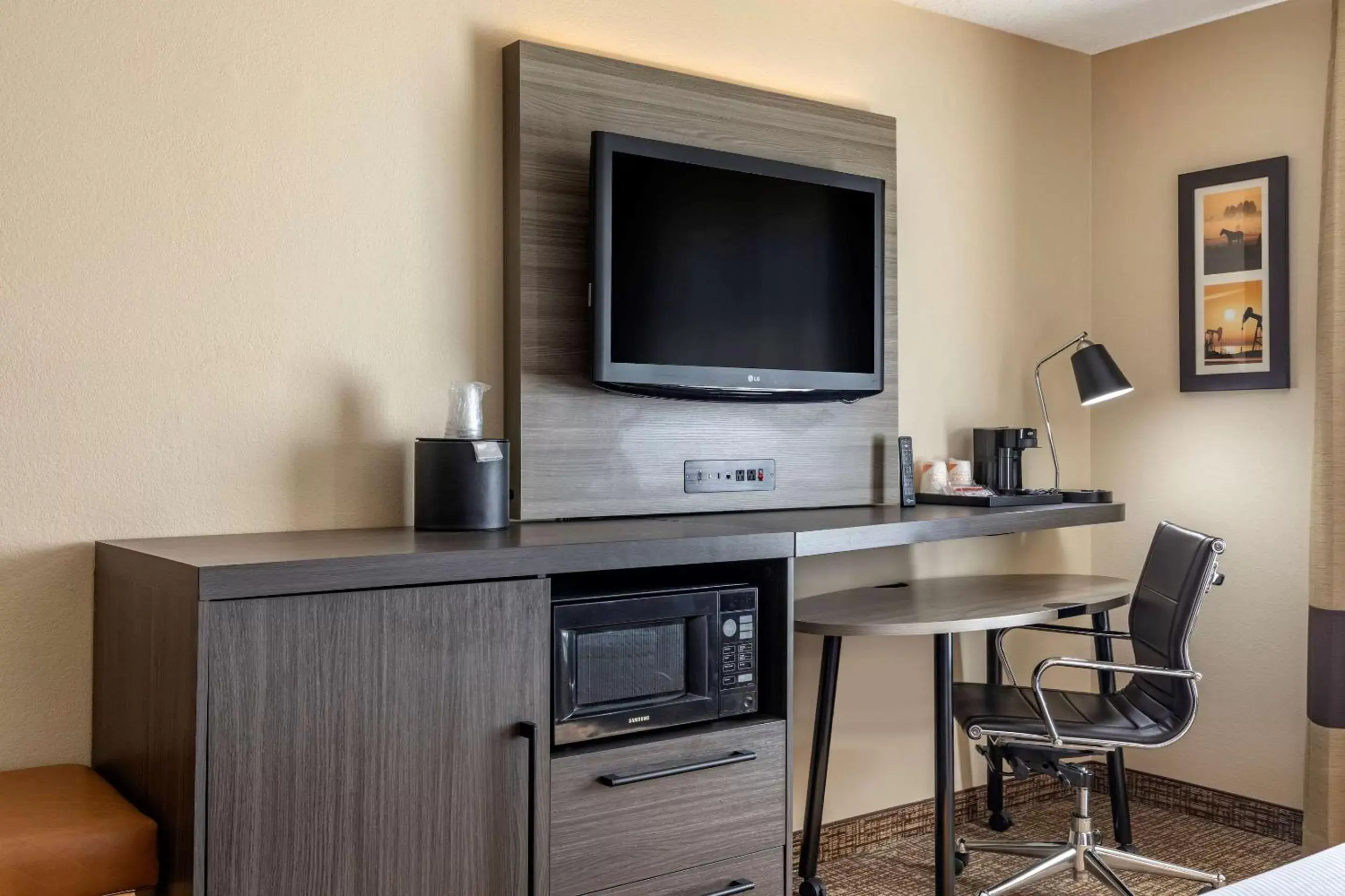 Photo of the whole room, TV/Entertainment Center in Comfort Inn & Suites North Dallas-Addison