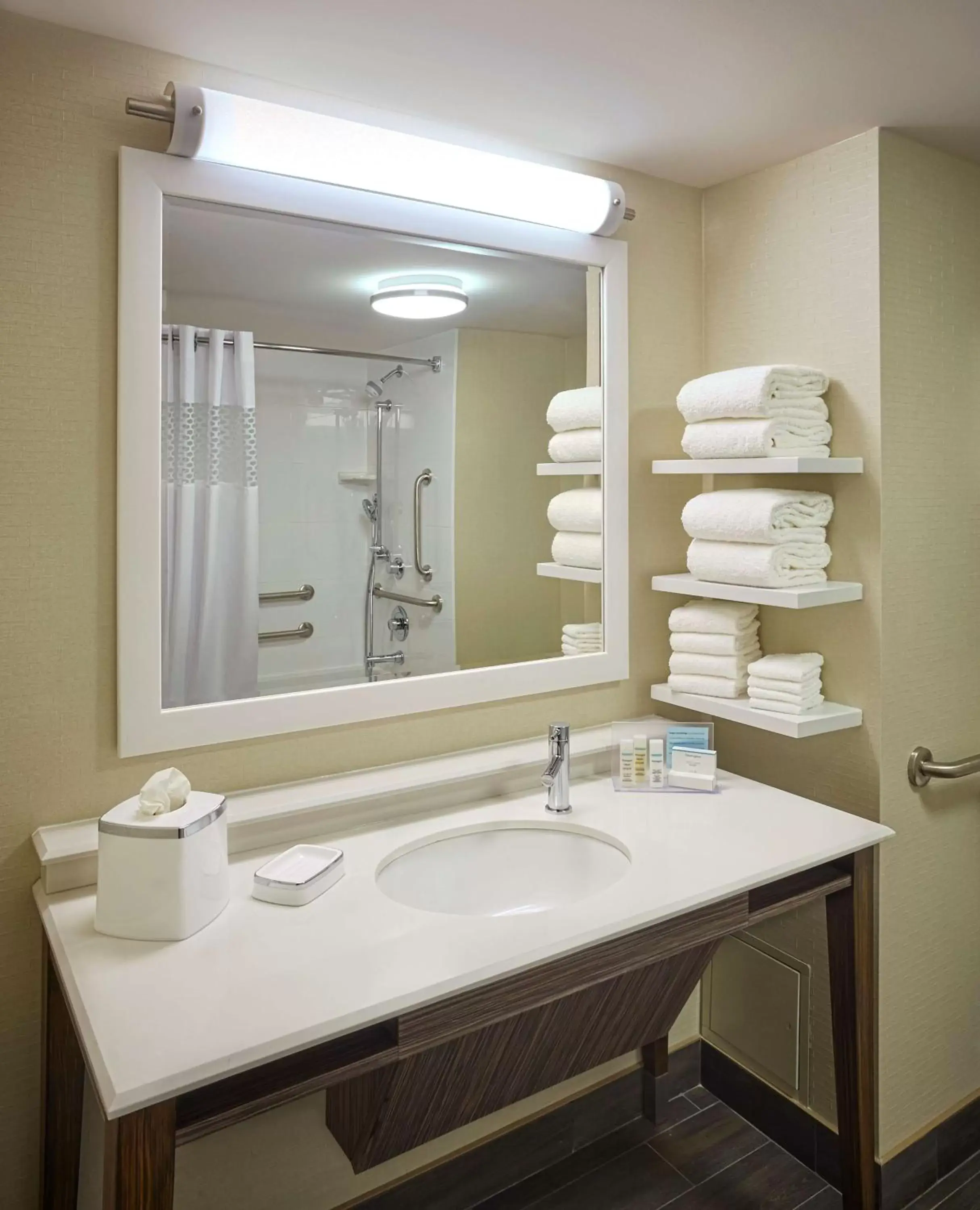 Bathroom in Hampton Inn by Hilton Timmins