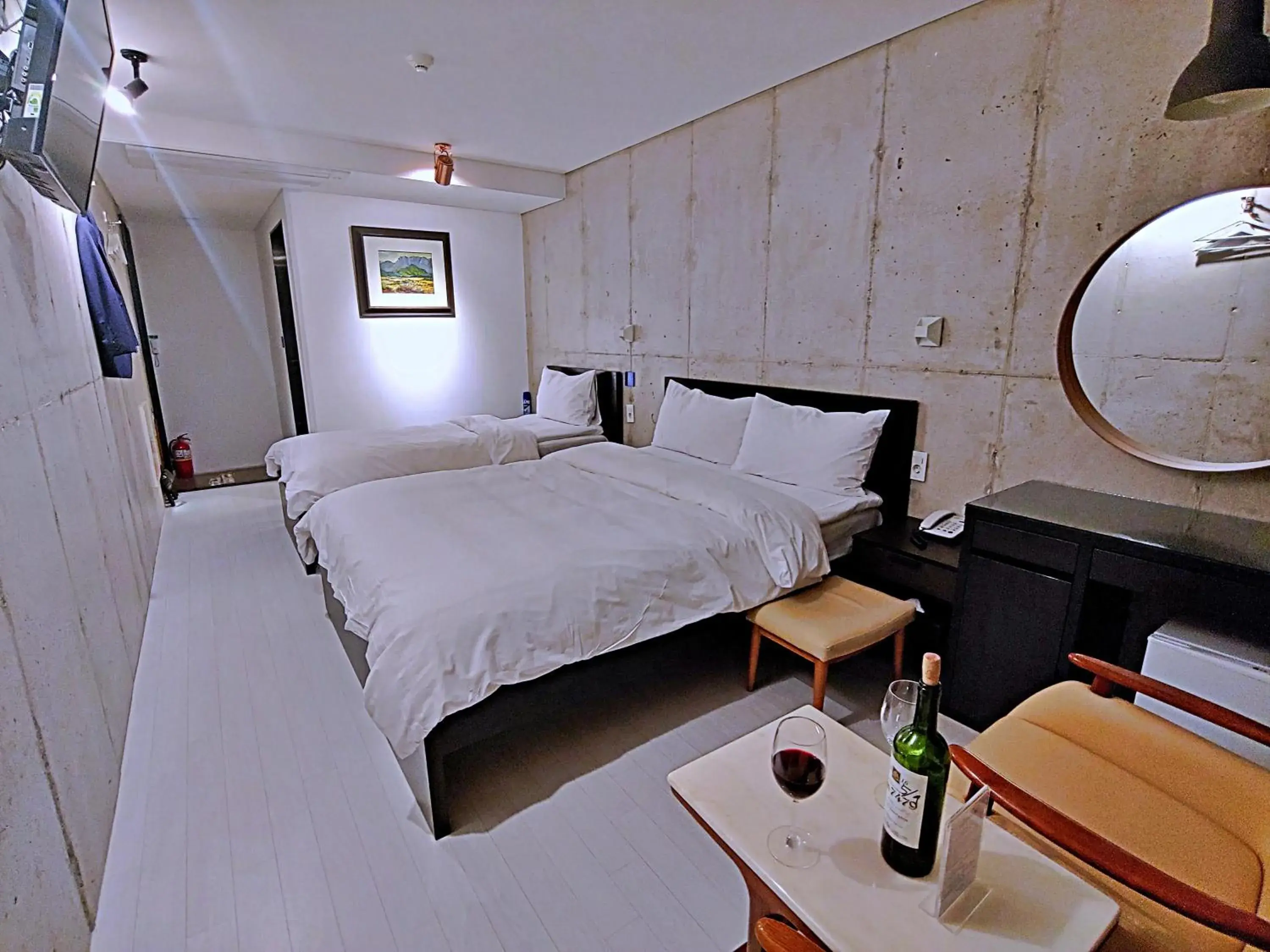 Photo of the whole room, Bed in Stay Interview Jeju