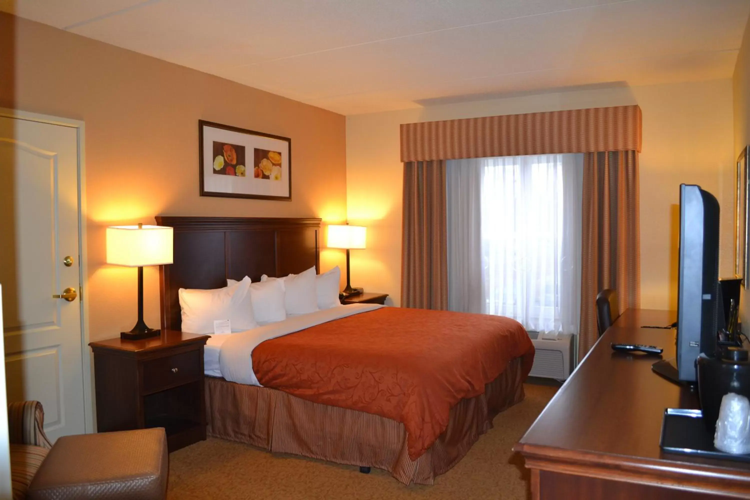 Day, Bed in Country Inn & Suites by Radisson, Lexington Park (Patuxent River Naval Air Station), MD