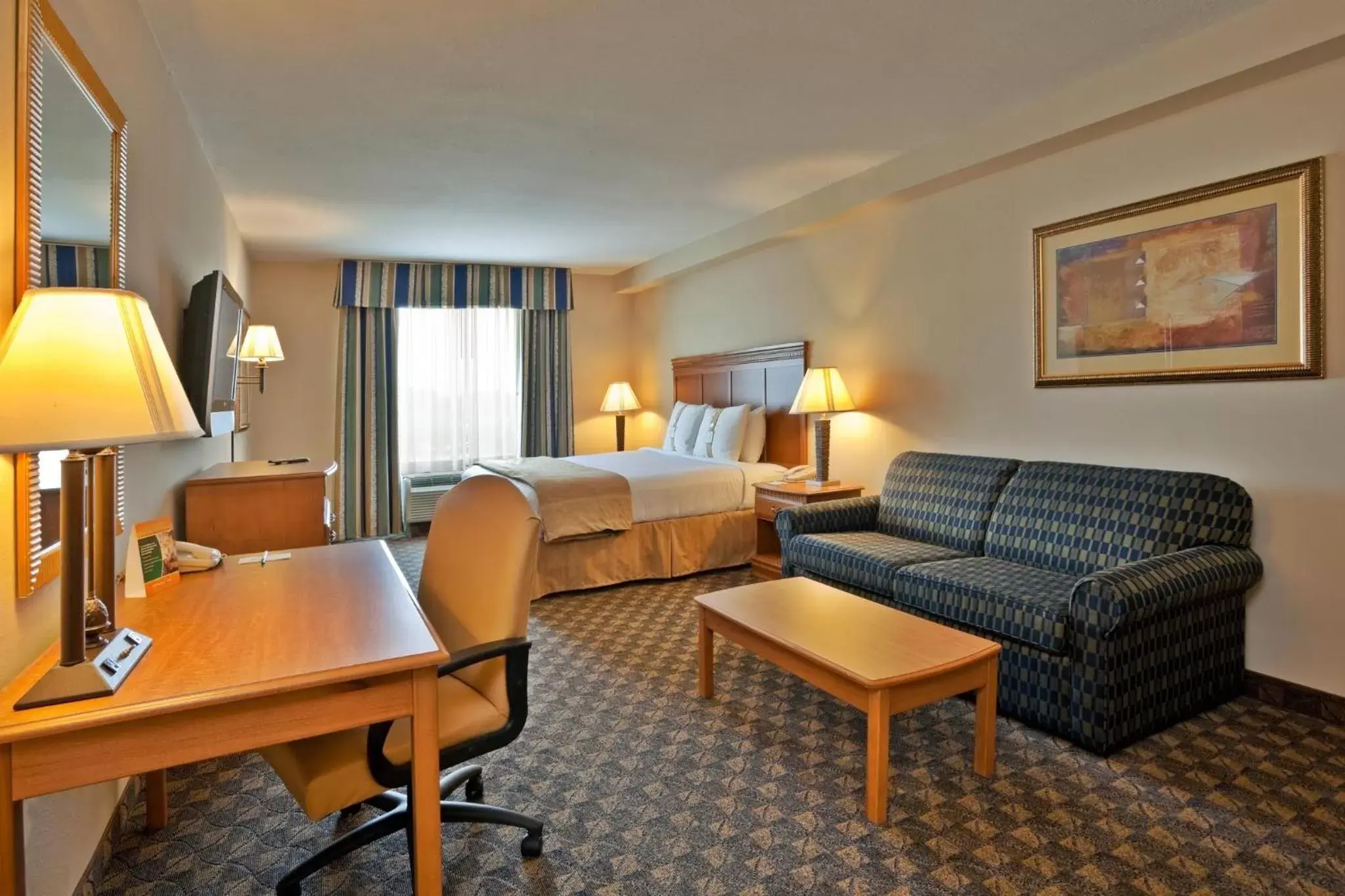 Photo of the whole room, Seating Area in Holiday Inn Valdosta Conference Center, an IHG Hotel