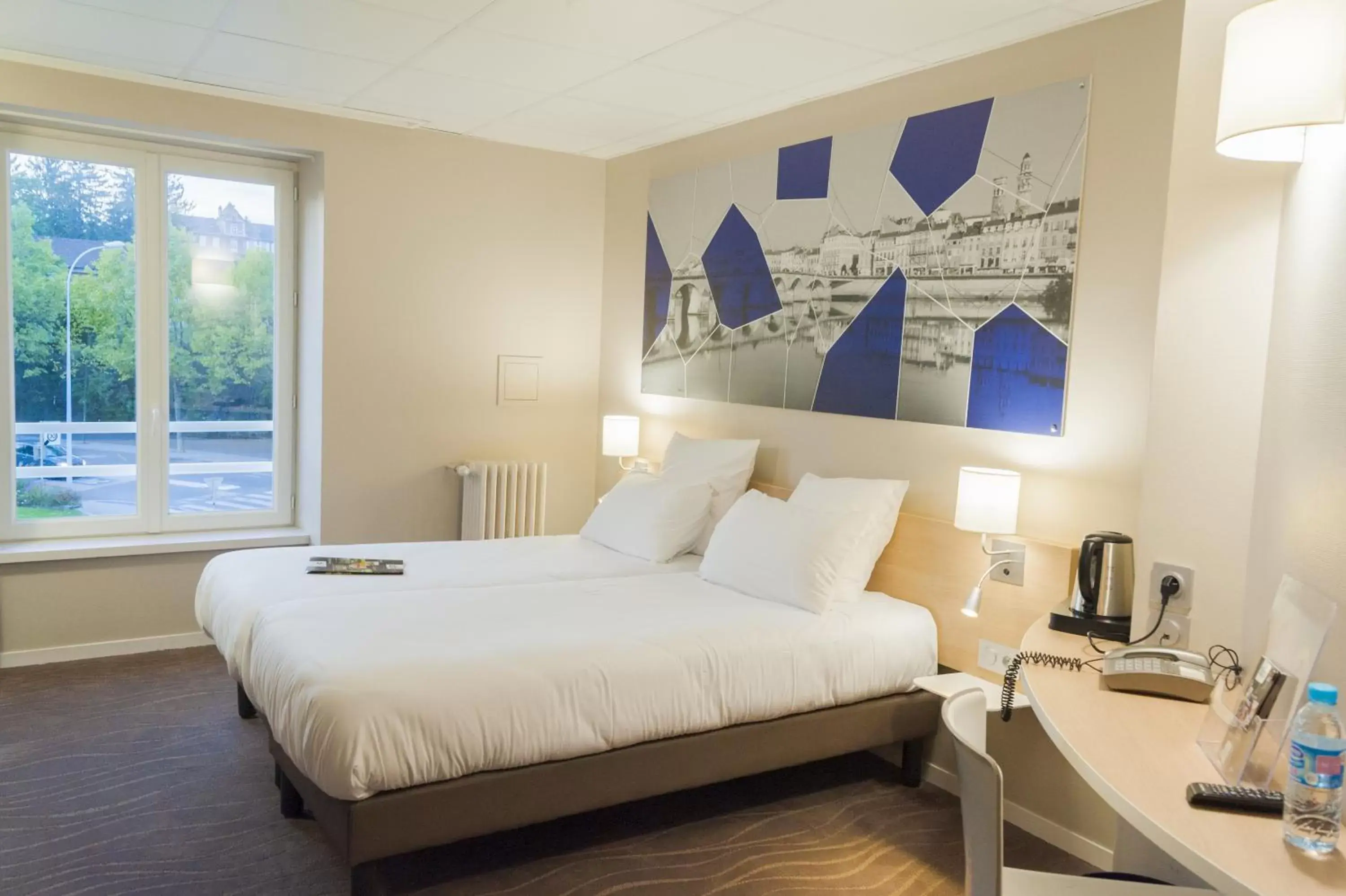 Premium Twin Room in Brit Hotel Mâcon Centre Gare