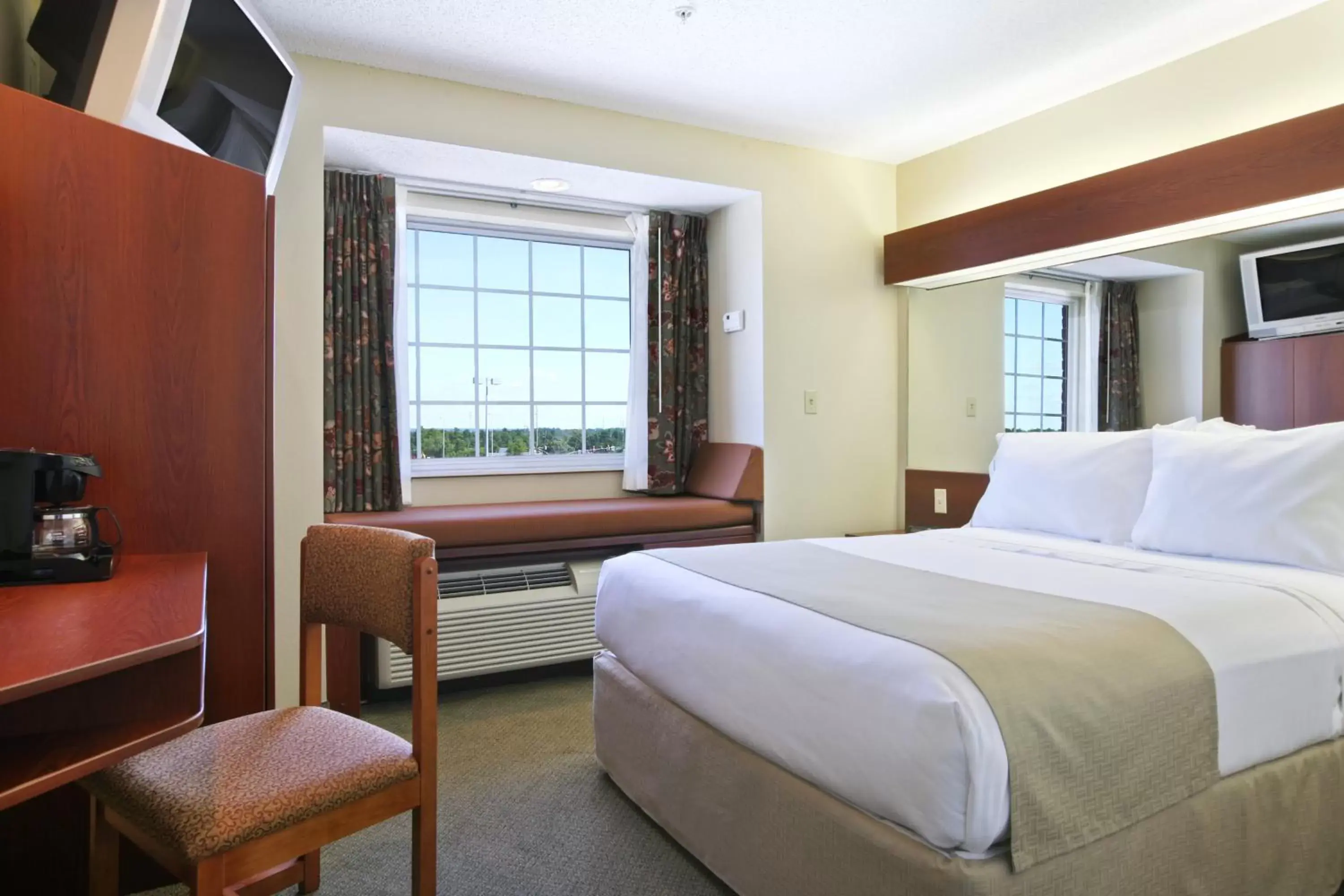 Bed in Microtel Inn & Suites by Wyndham Hattiesburg