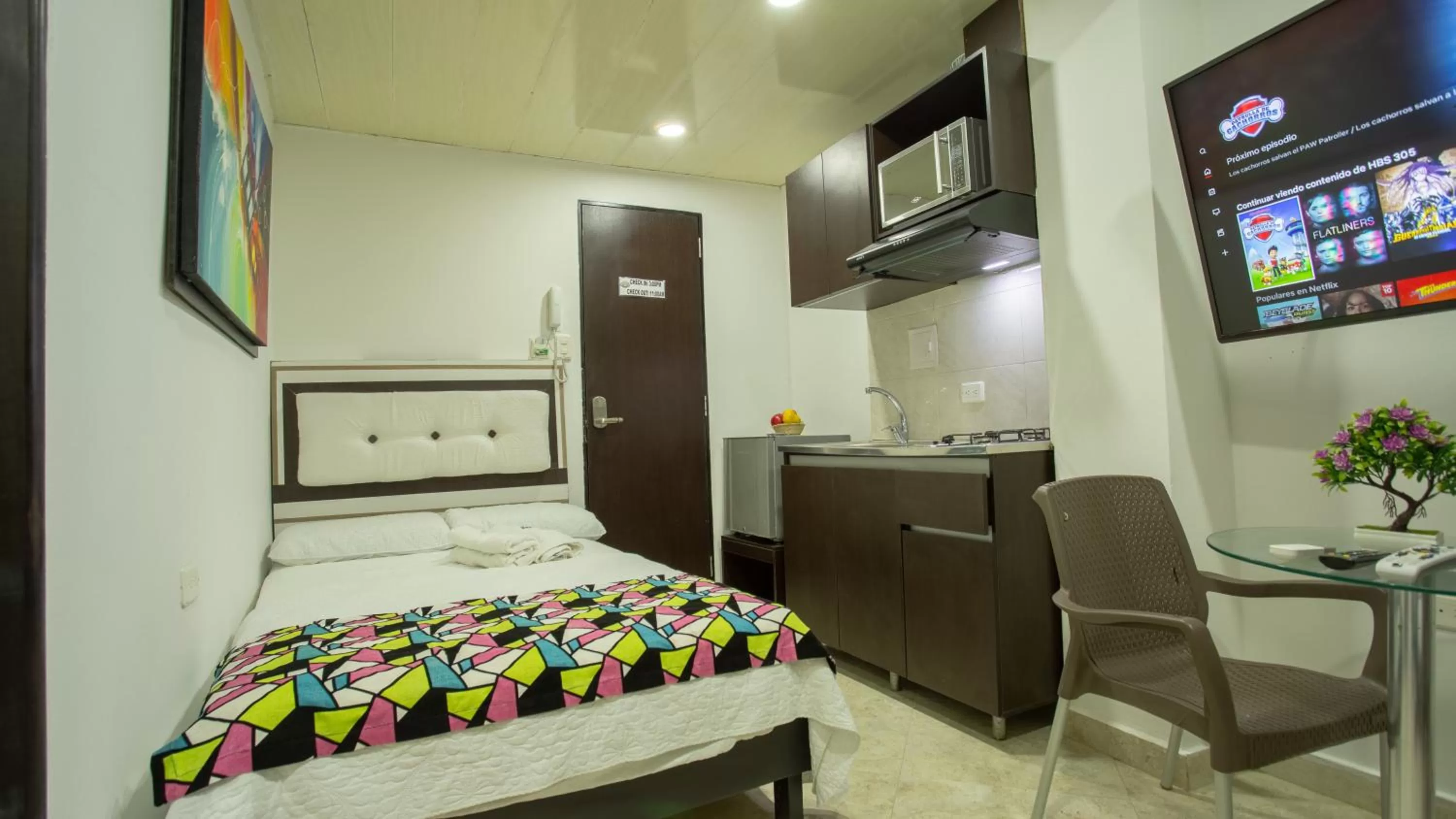 Photo of the whole room, Bed in Hollywood Beach Suite