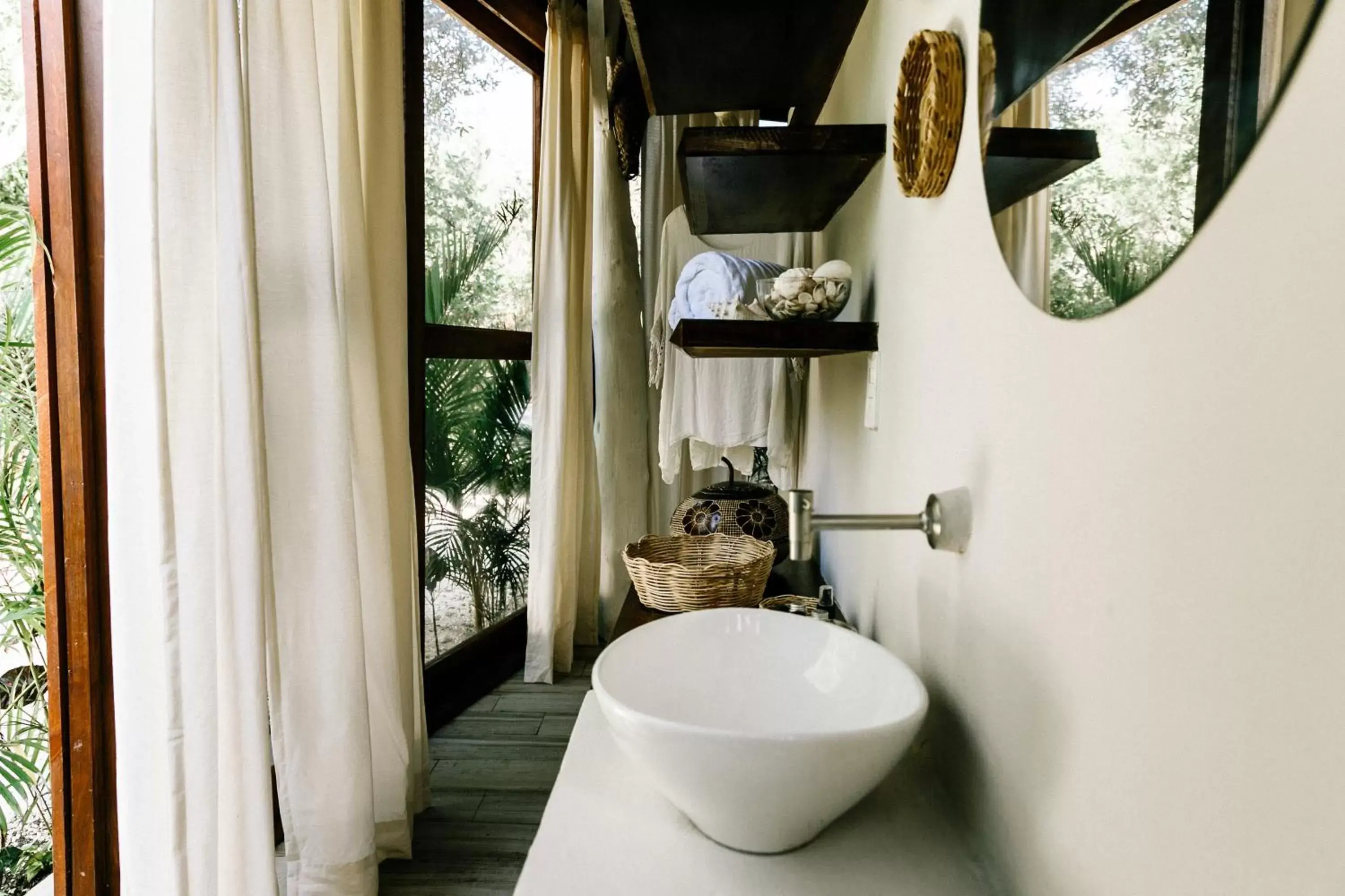 Bathroom in Mamasan Treehouses & Cabins