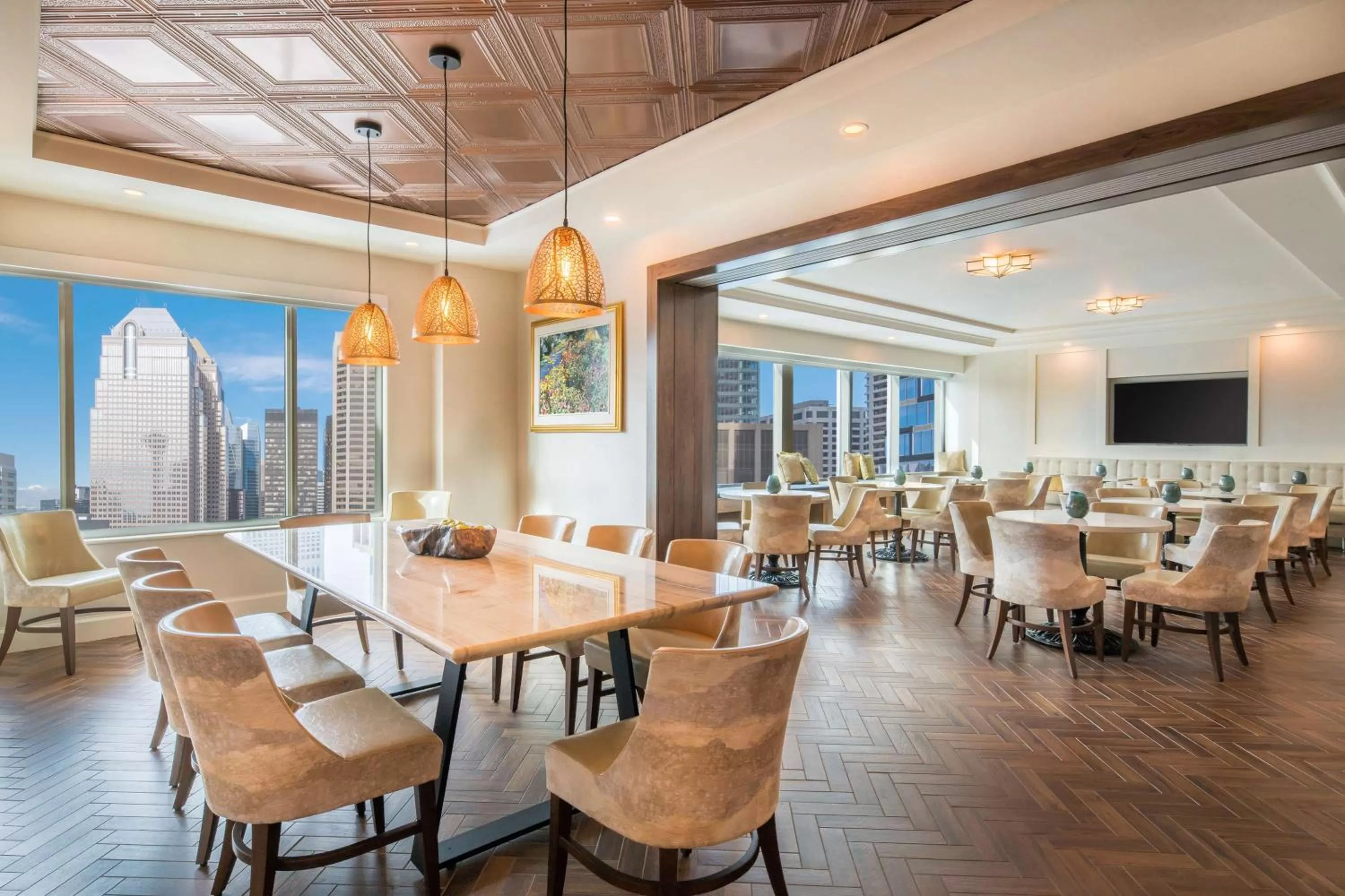 Lounge or bar in Hyatt Regency Calgary