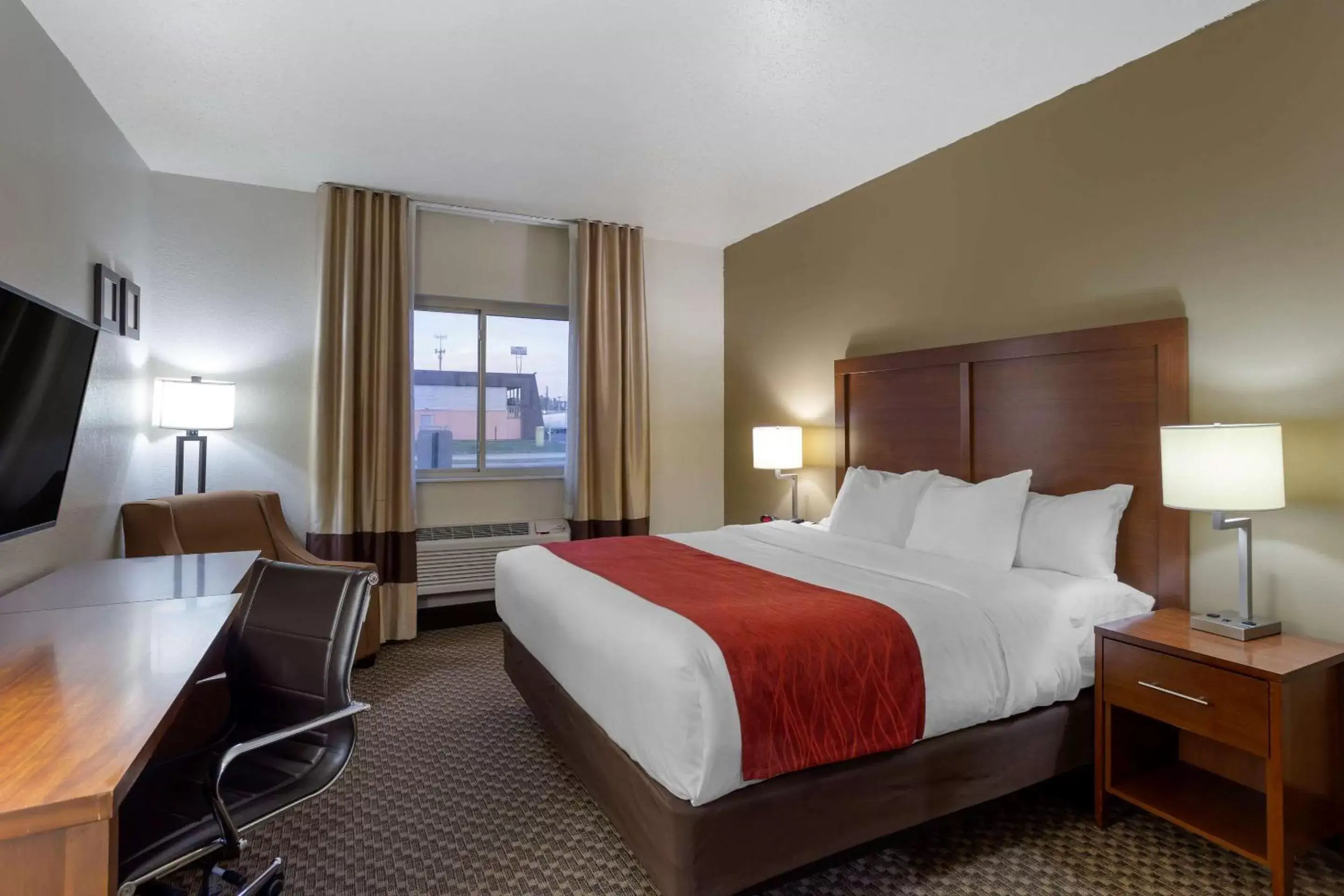 Photo of the whole room in Comfort Inn Hobart - Merrillville