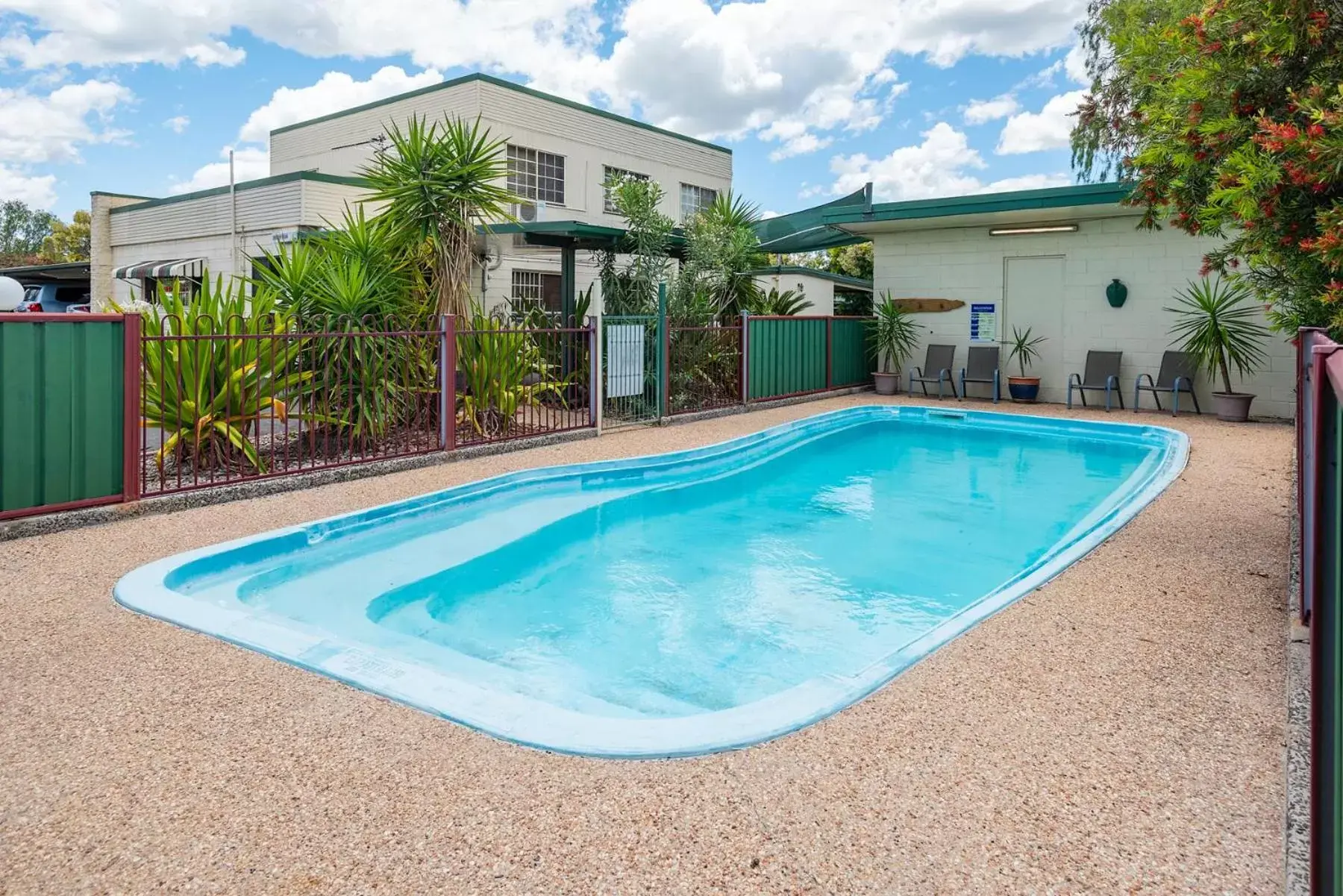 Swimming Pool in Roma Motel