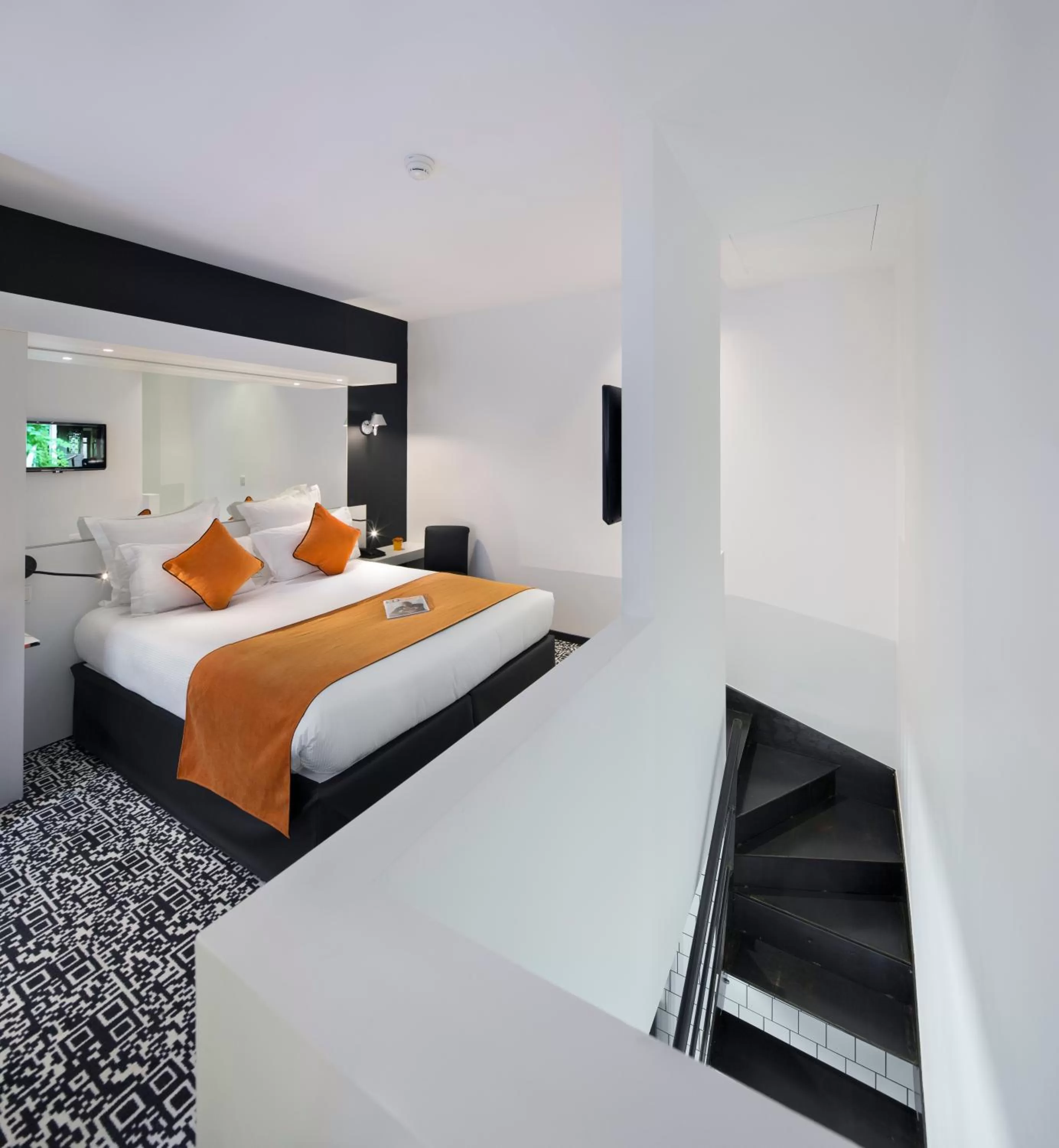 Bed in Best Western Premier Faubourg 88