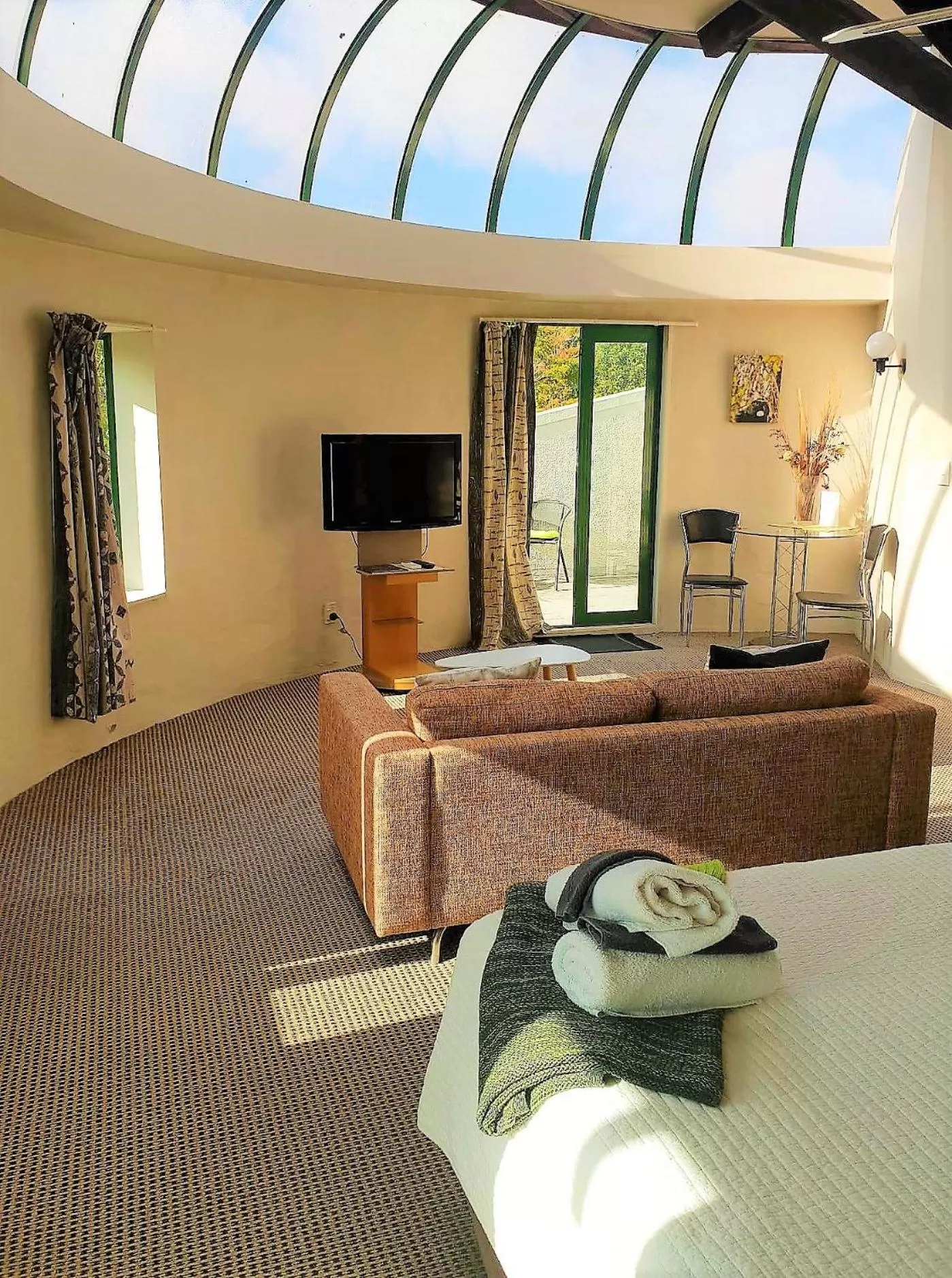 Bed in Parklane Motor Lodge