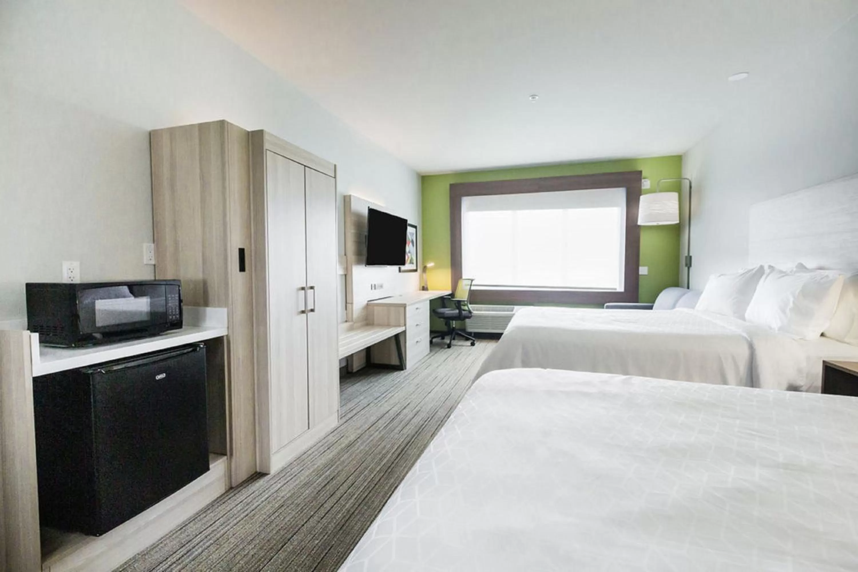 Photo of the whole room, Bed in Holiday Inn Express & Suites Edmonton N - St Albert by IHG