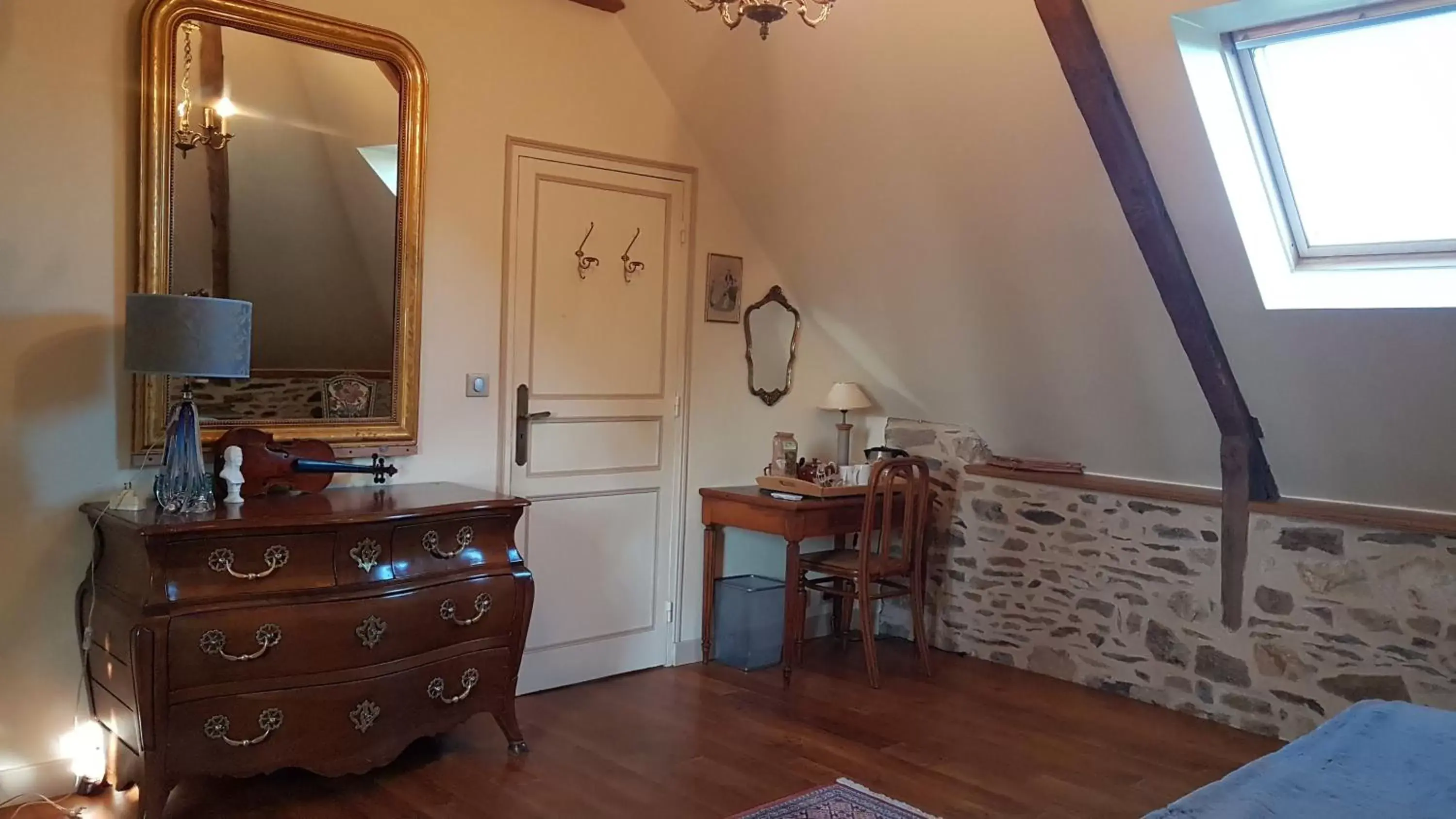 Bedroom, TV/Entertainment Center in Le Manoir de la Bigotière