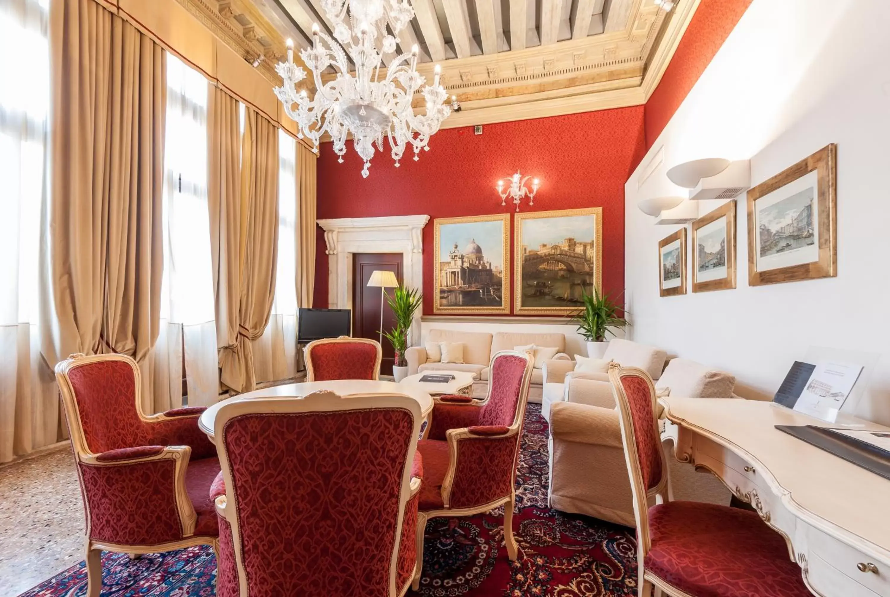 Photo of the whole room in Ruzzini Palace Hotel