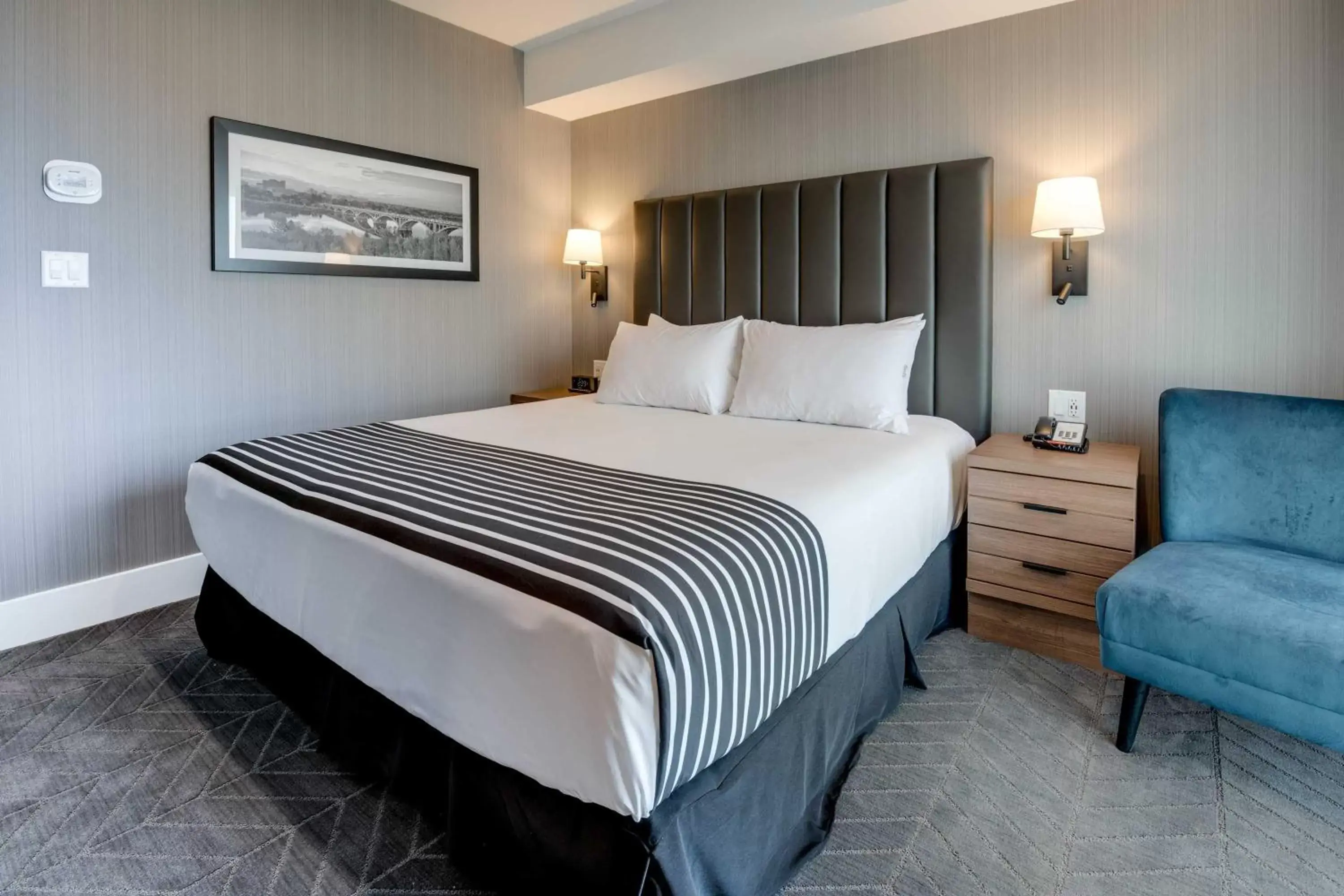 Bedroom, Bed in Sandman Signature Saskatoon South Hotel