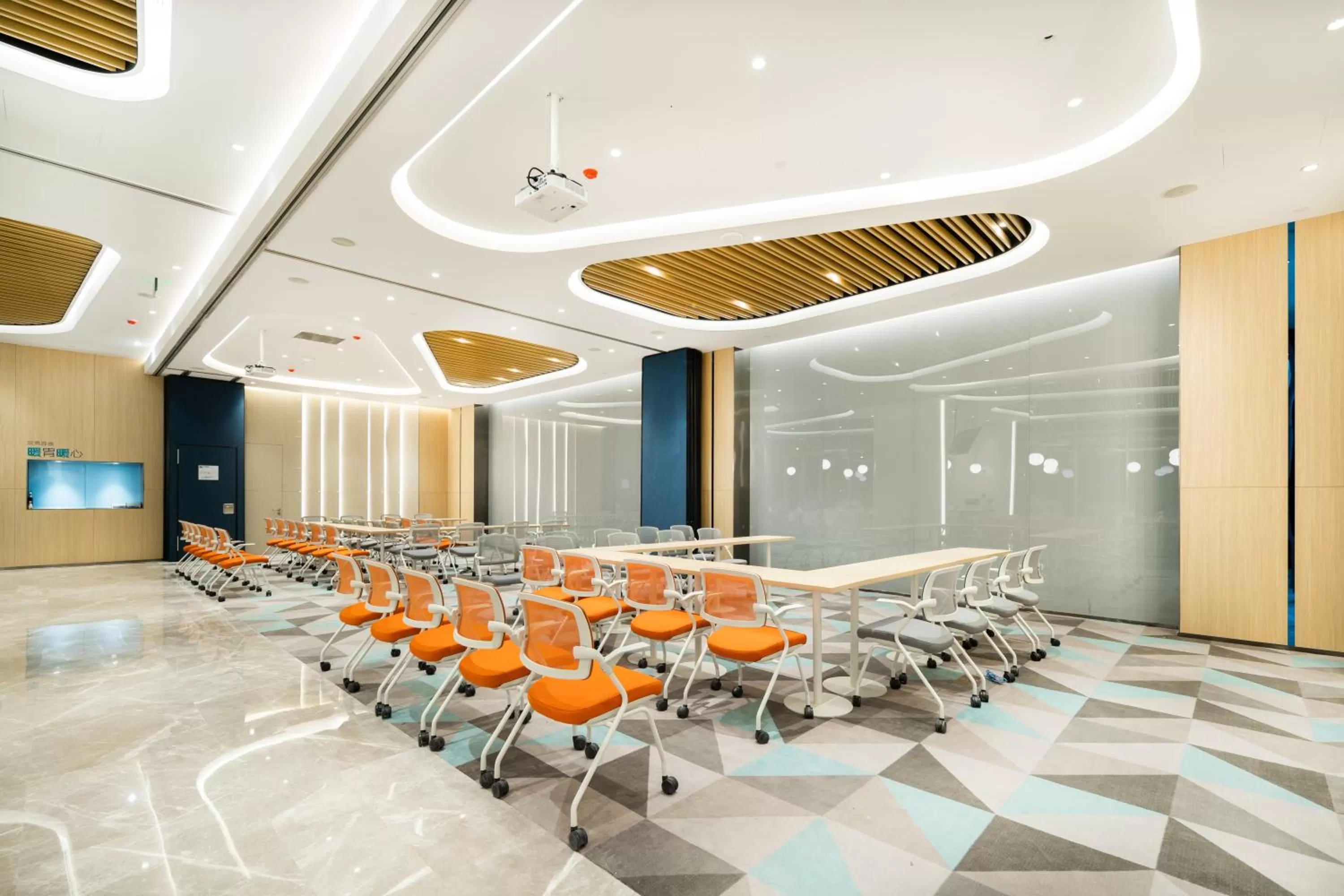 Meeting/conference room in Holiday Inn Express Shanghai Pudong Zhangjiang by IHG - 20 minutes to New International Expo Center and Disneyland