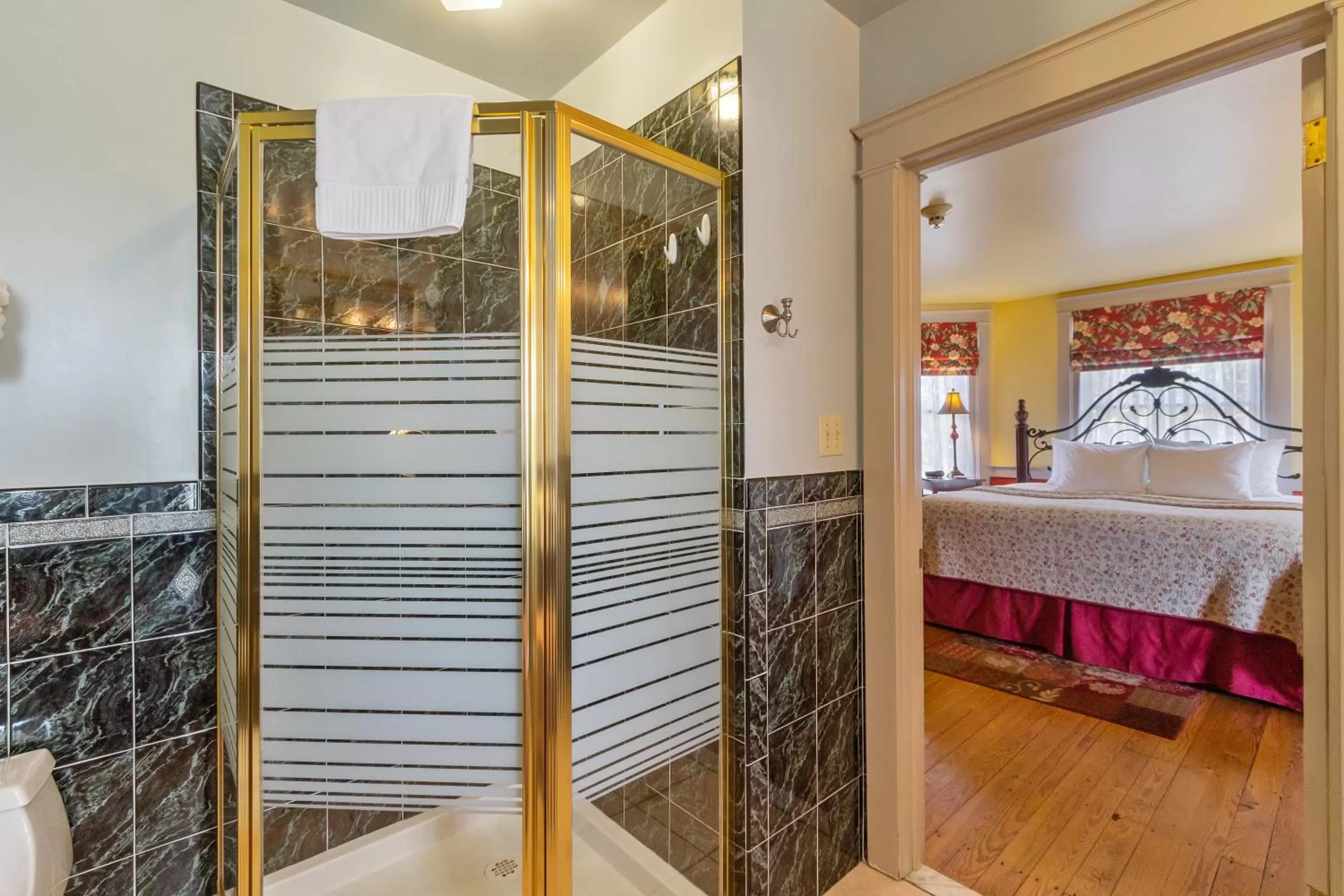 Shower, Bed in After Eight Bed and Breakfast