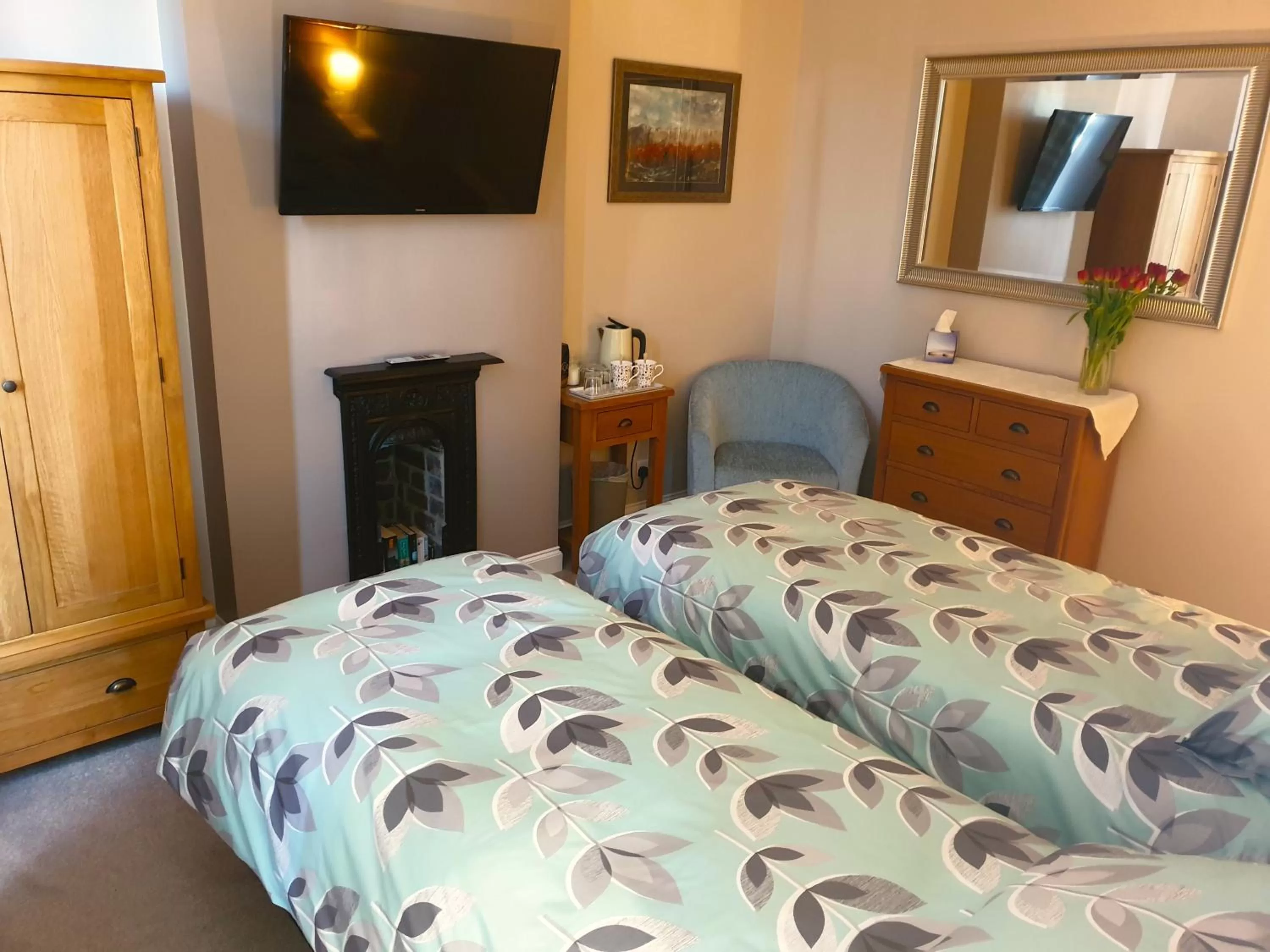 Bedroom, Bed in Lyndene