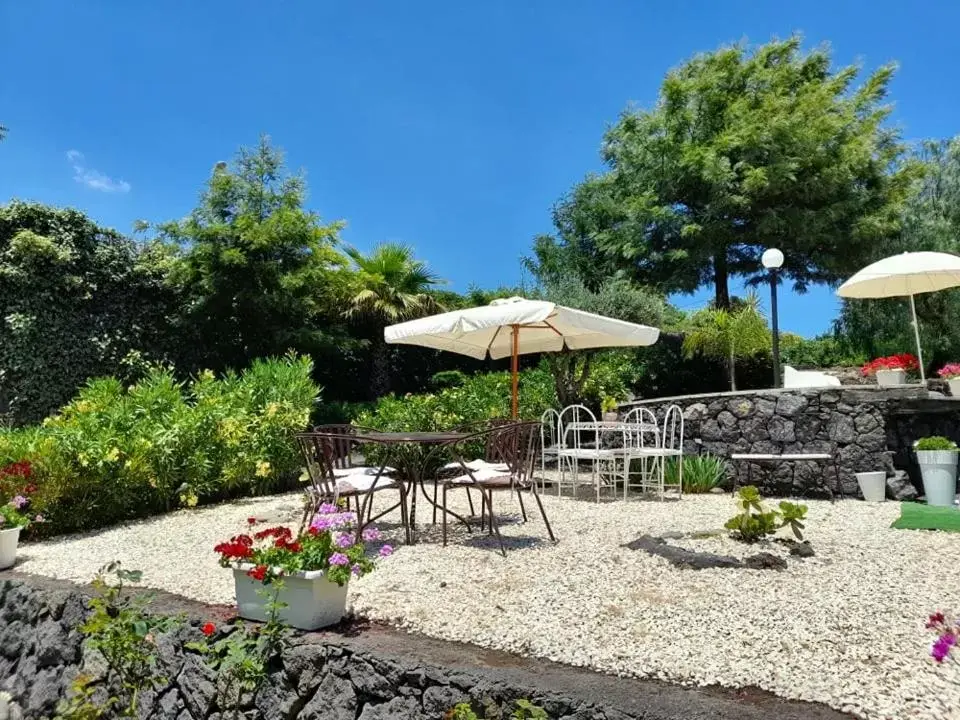 Day in B&B BOUTIQUE DI CHARME "ETNA-RELAX-NATURA"