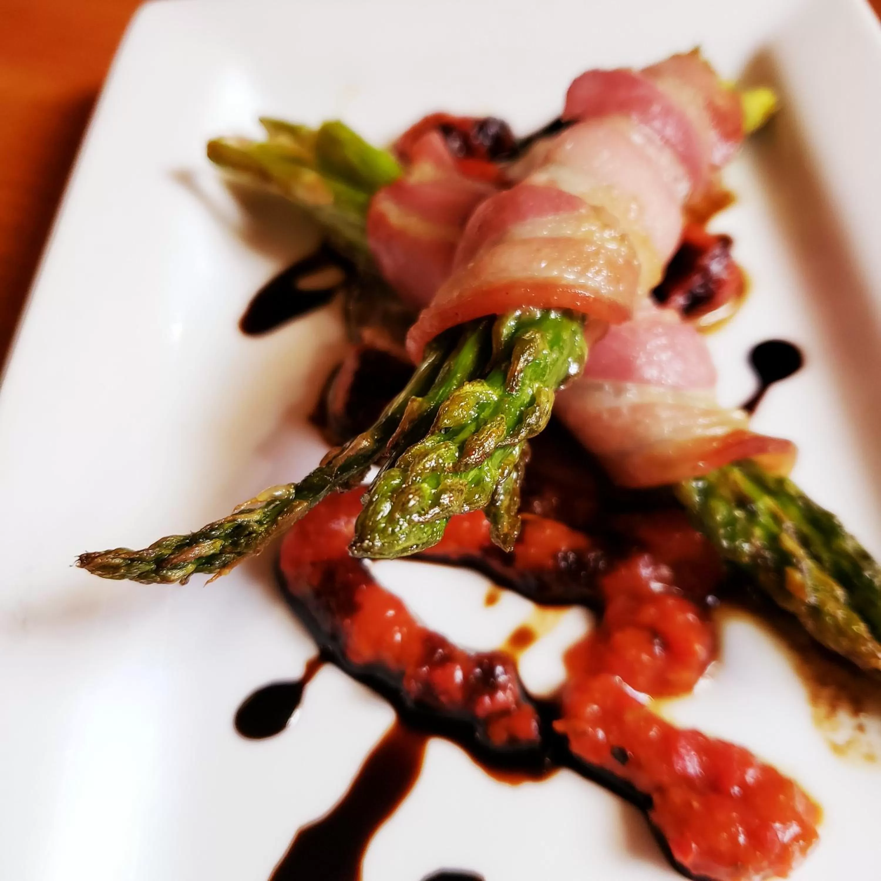 Food and drinks in James Bay Inn Hotel, Suites & Cottage