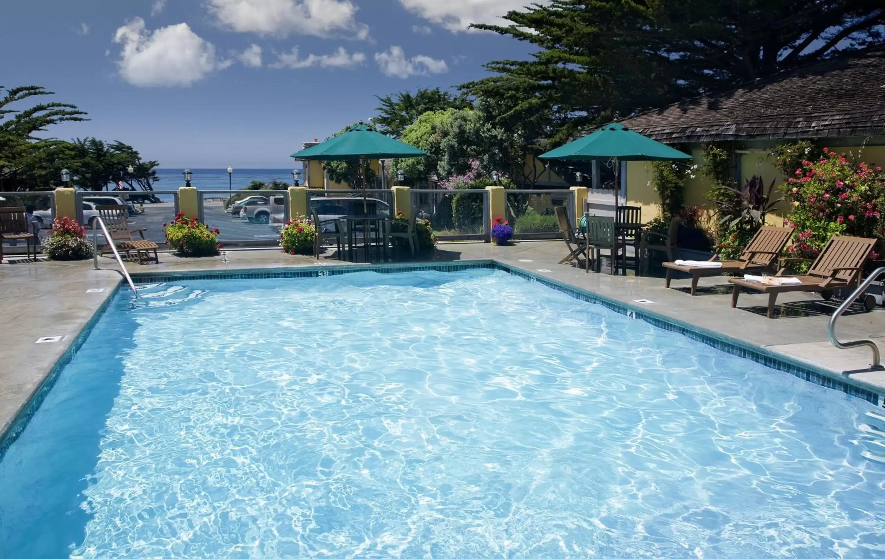 Swimming Pool in Fogcatcher Inn