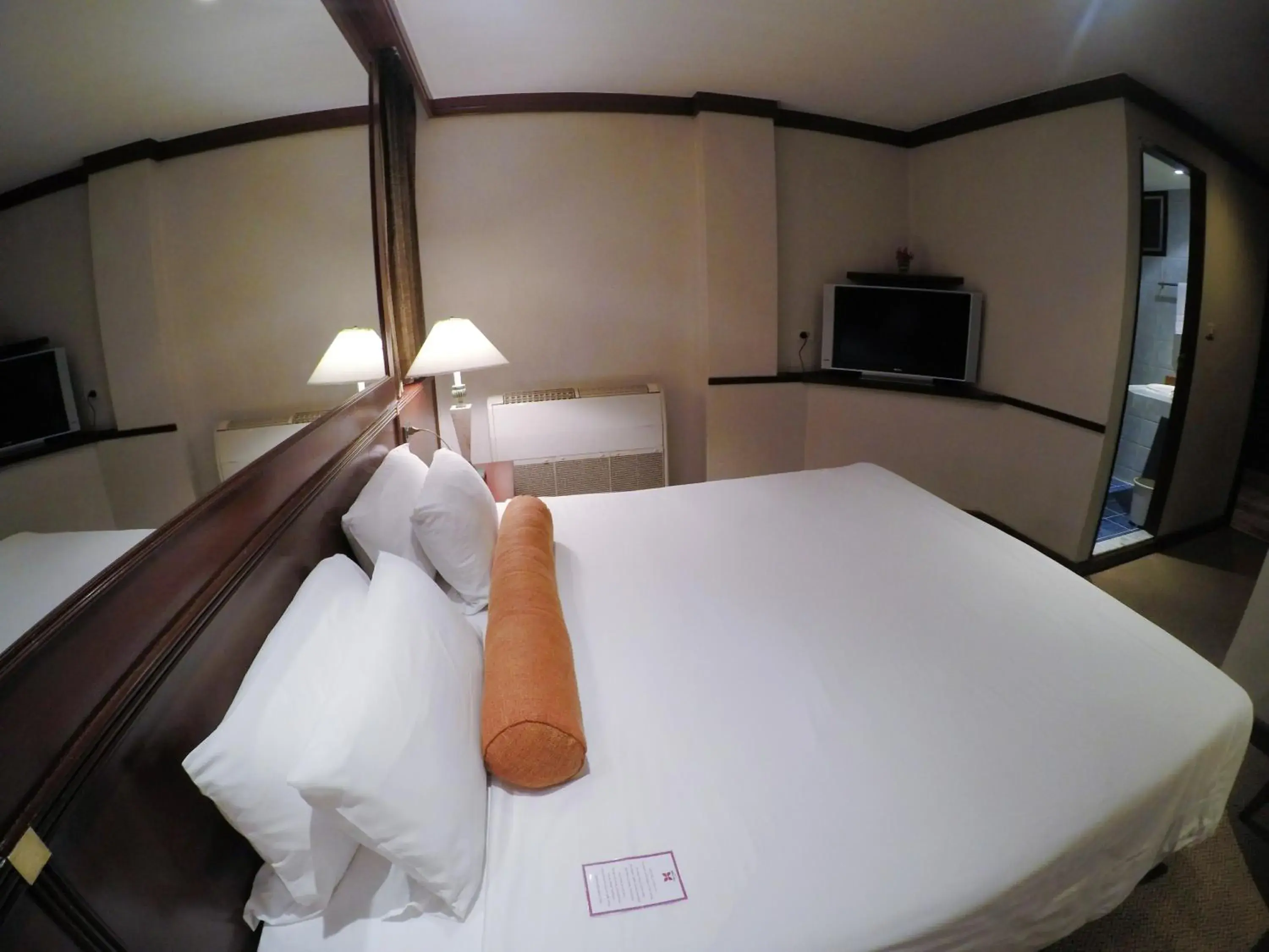 Bedroom, Bed in City Lodge Bangkok