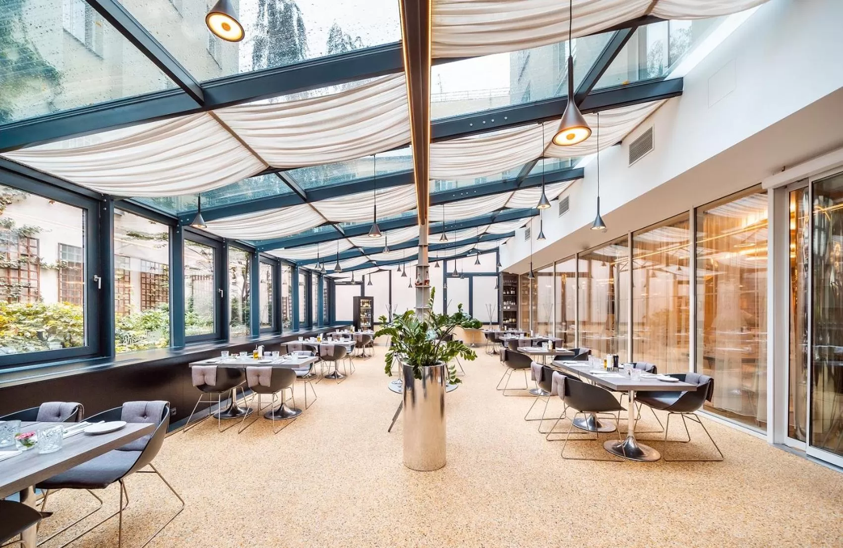 Restaurant/places to eat in Grandium Hotel Prague