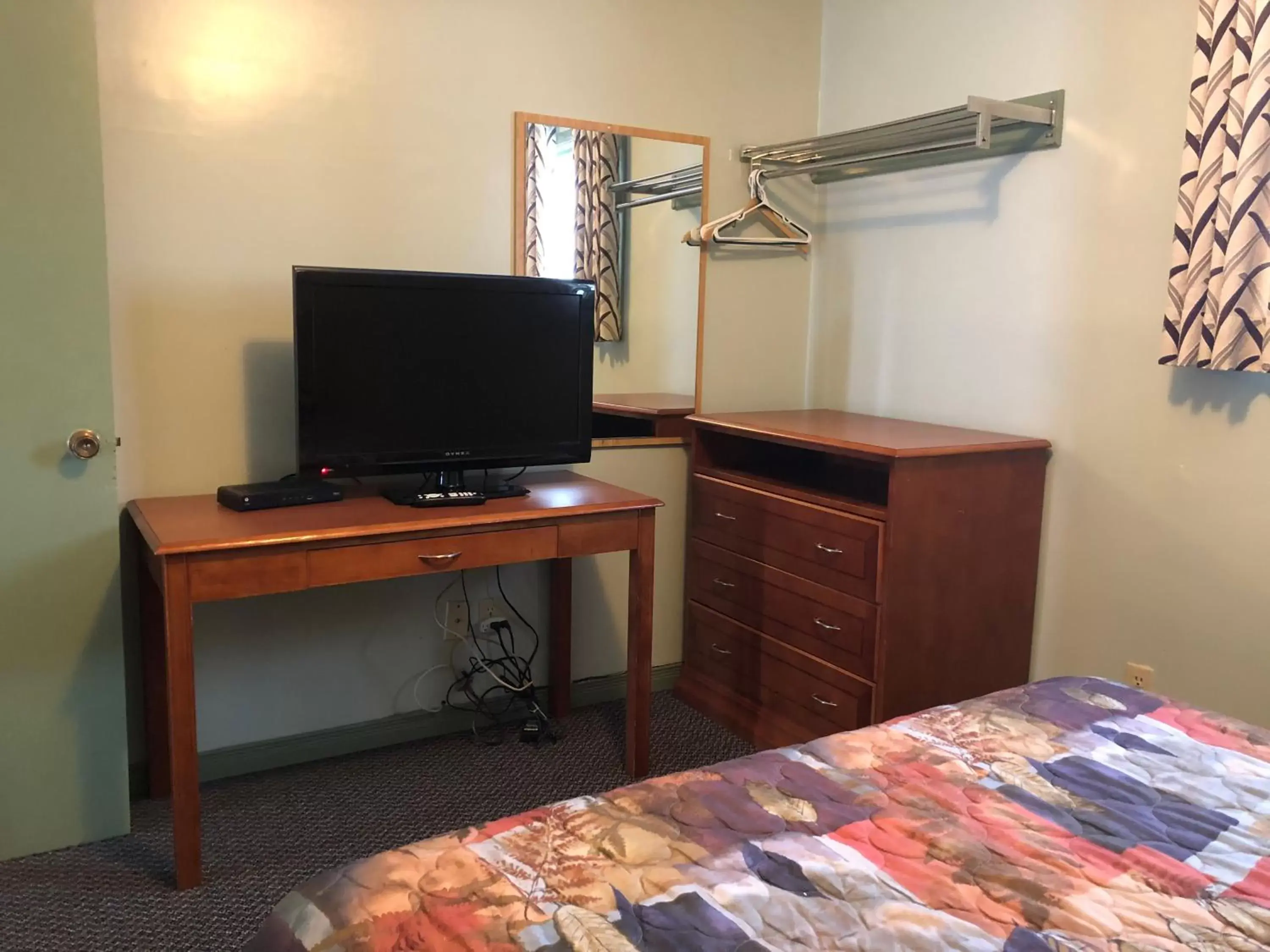 TV/Entertainment Center in Chimo Motel