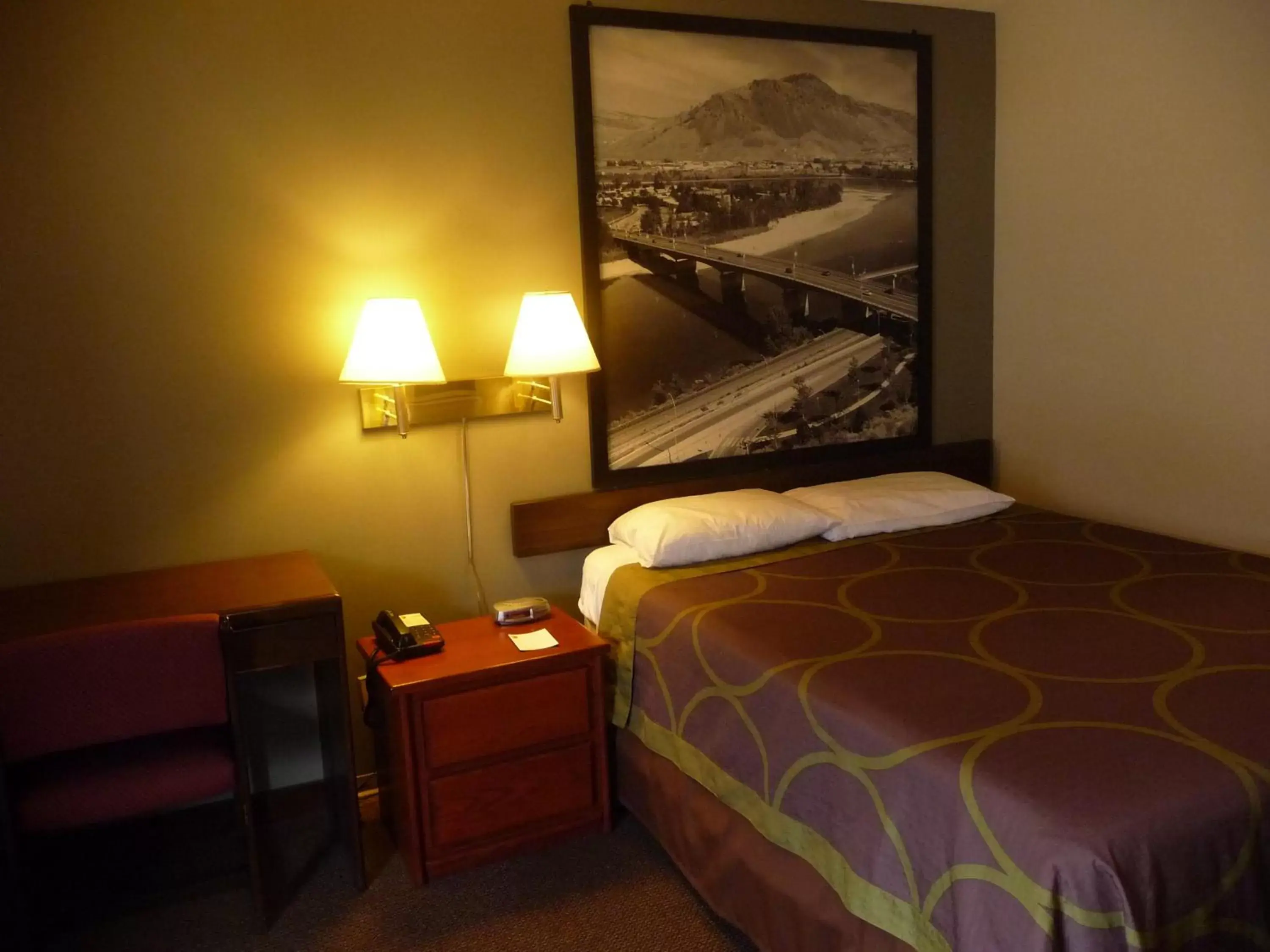 Bed in Super 8 by Wyndham Kamloops East Bed in Super 8 by Wyndham Kamloops East