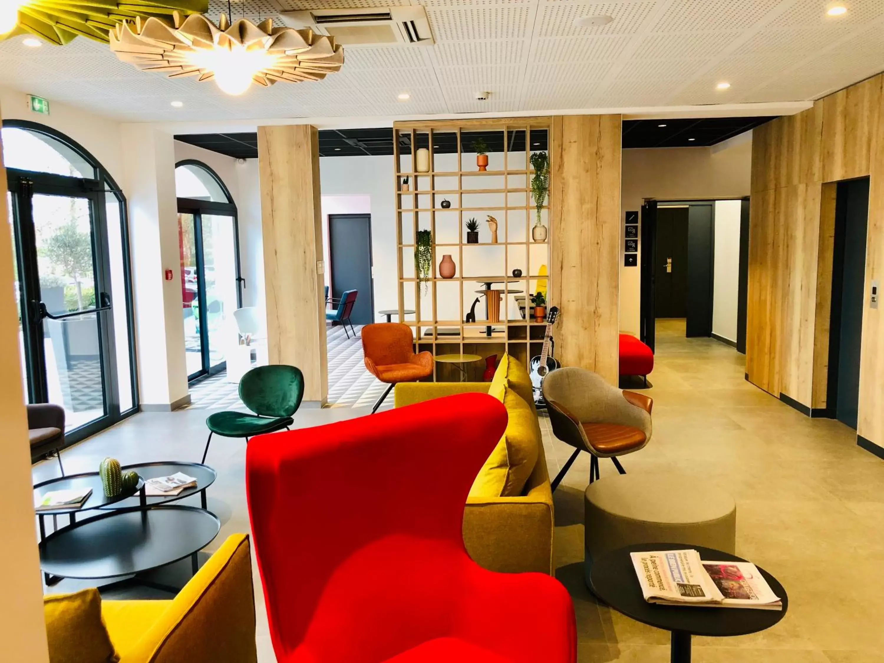Lobby or reception in ibis Beaune Centre