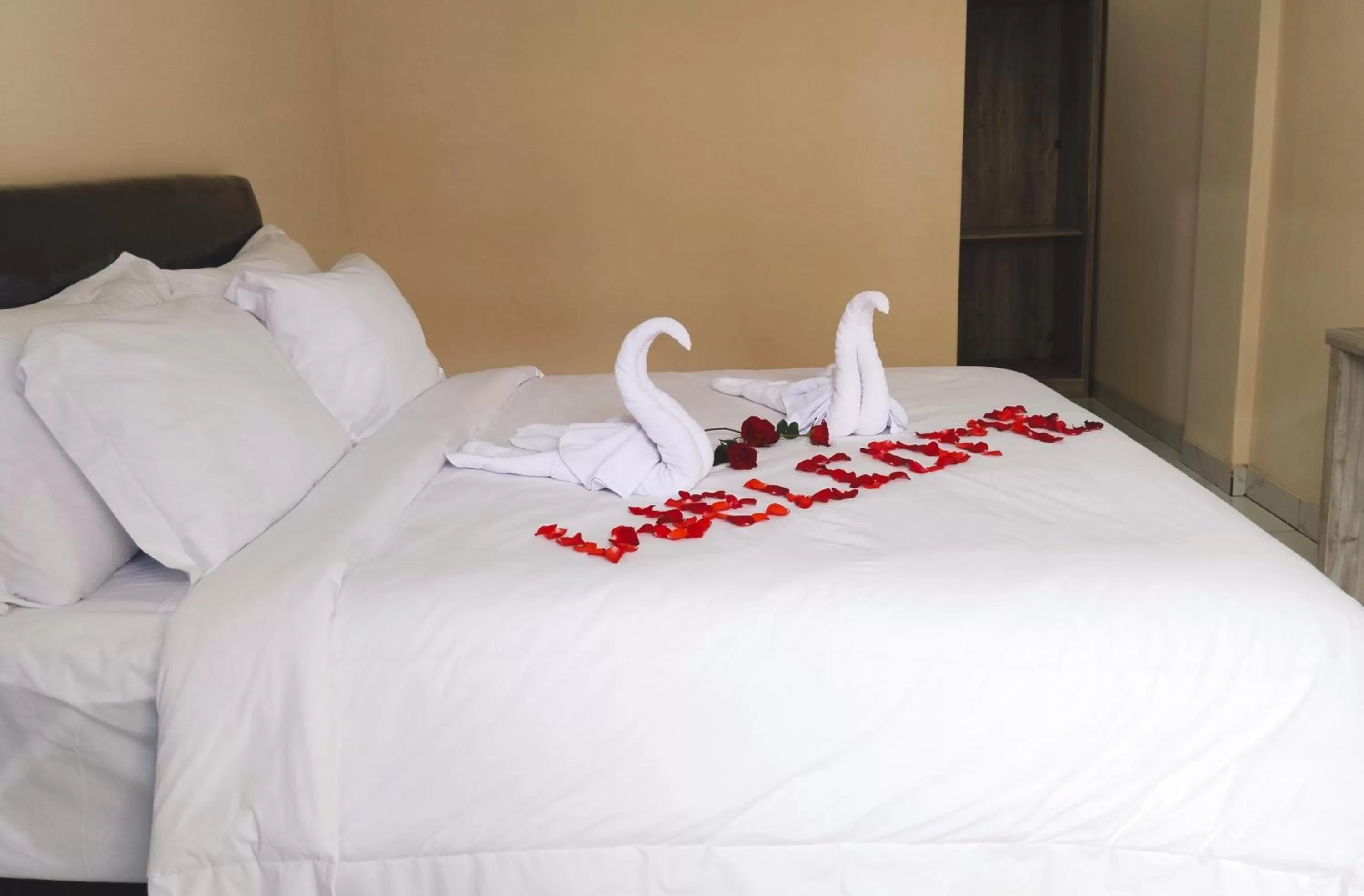 Property building, Bed in THE LAVIANA HOTEL