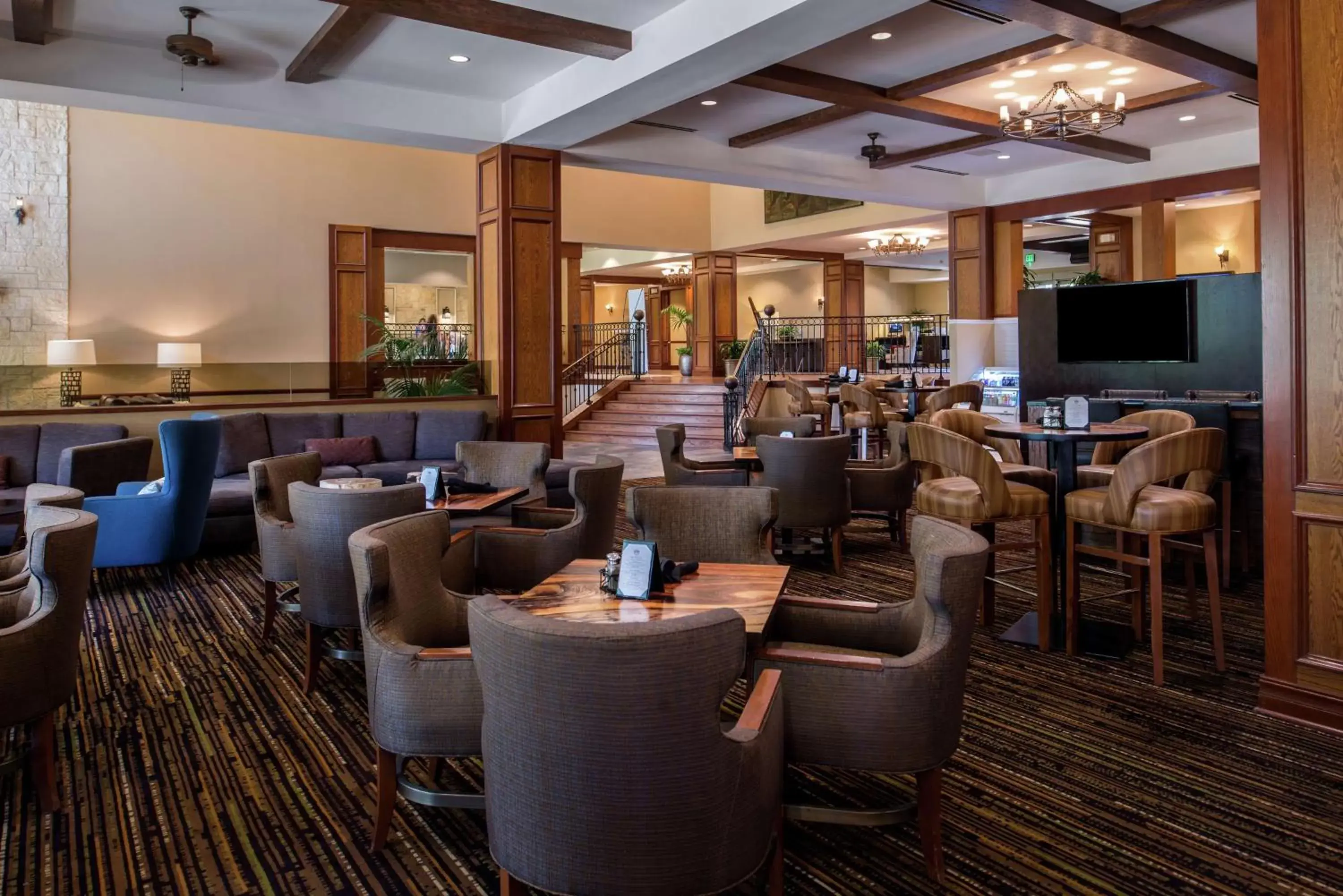 Dining area, Lounge/Bar in Hilton San Antonio Hill Country