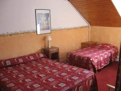 Photo of the whole room, Bed in Hôtel du Centre