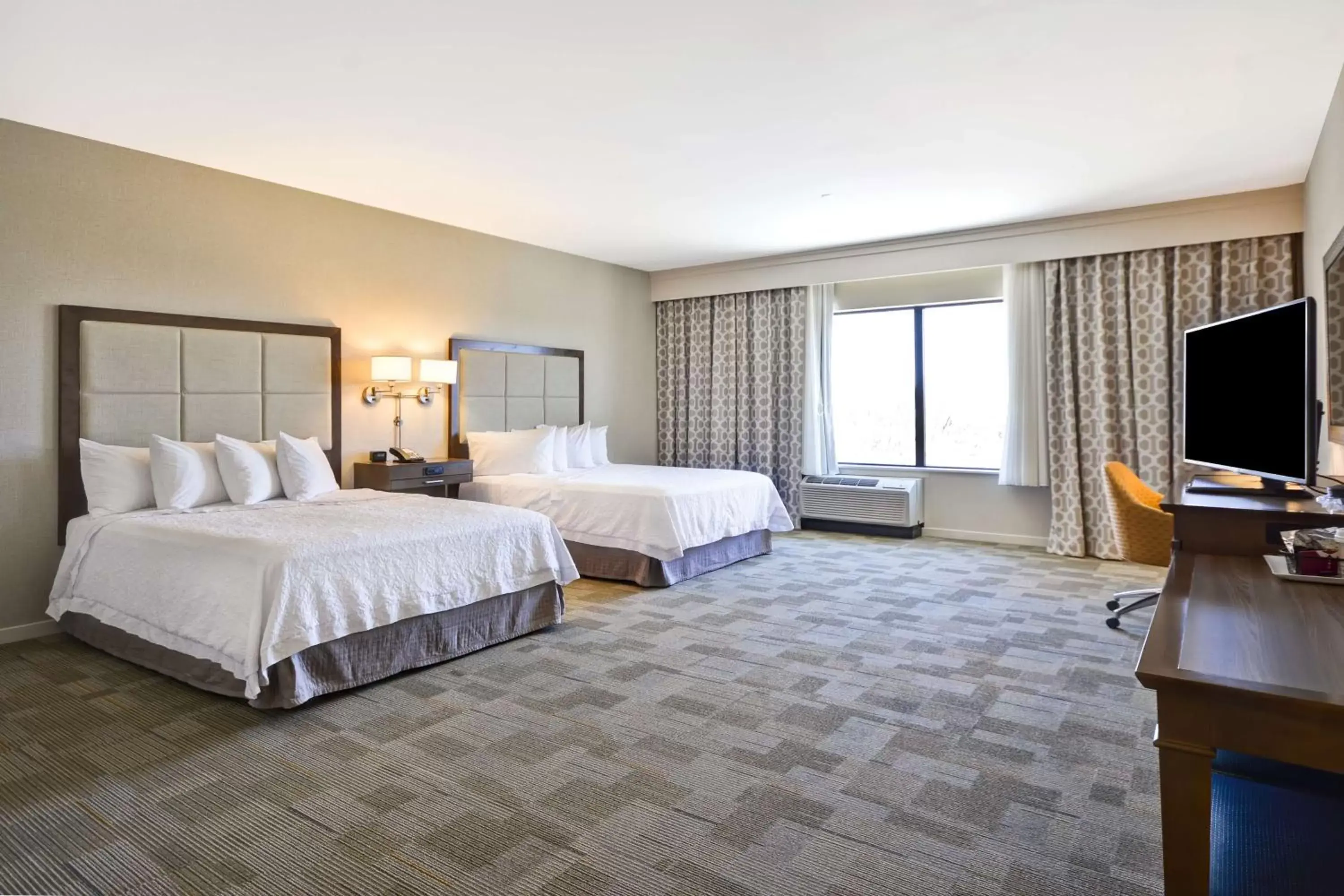 Bedroom in Hampton Inn & Suites Dallas/Plano-East