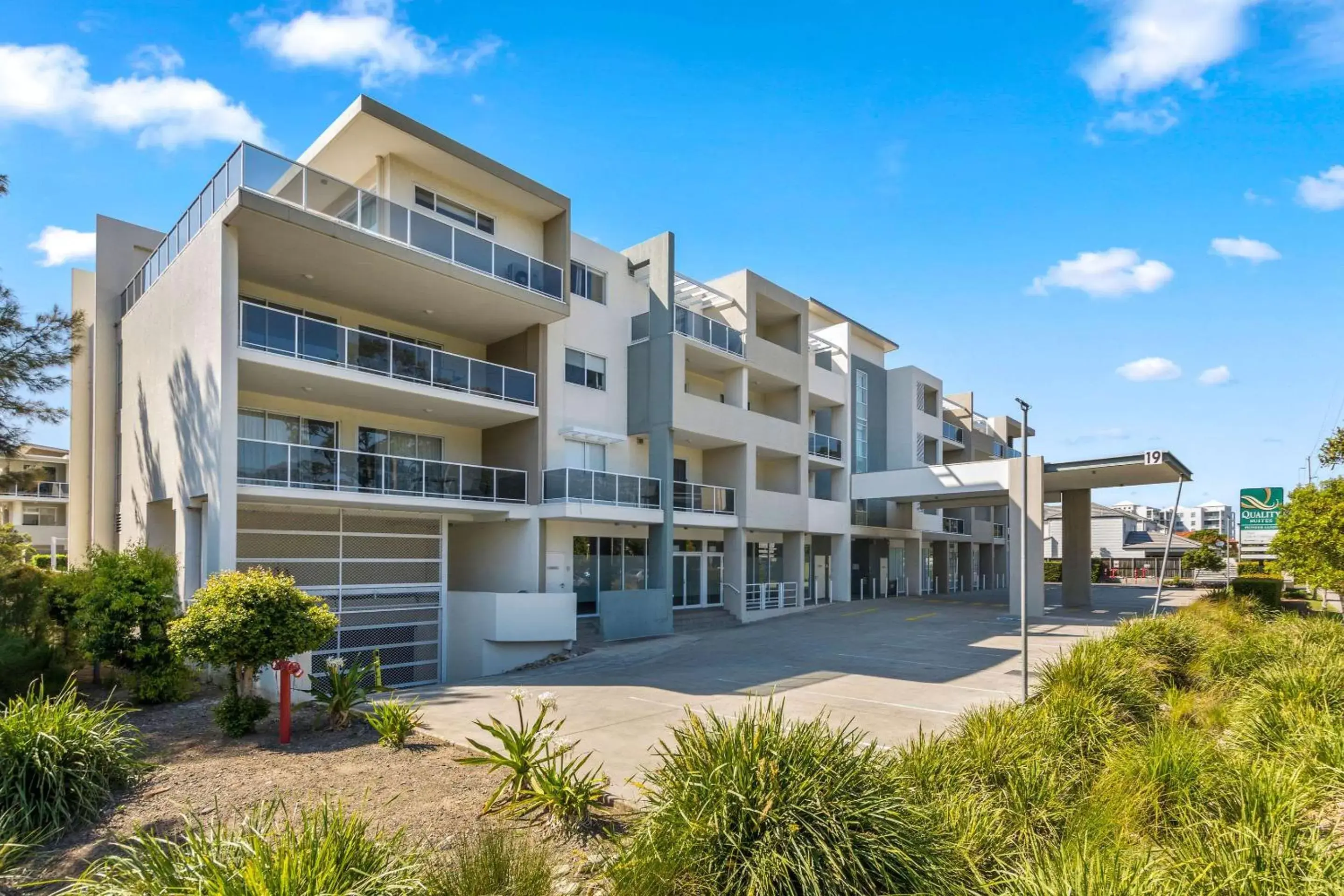 Property Building in Quality Suites Pioneer Sands