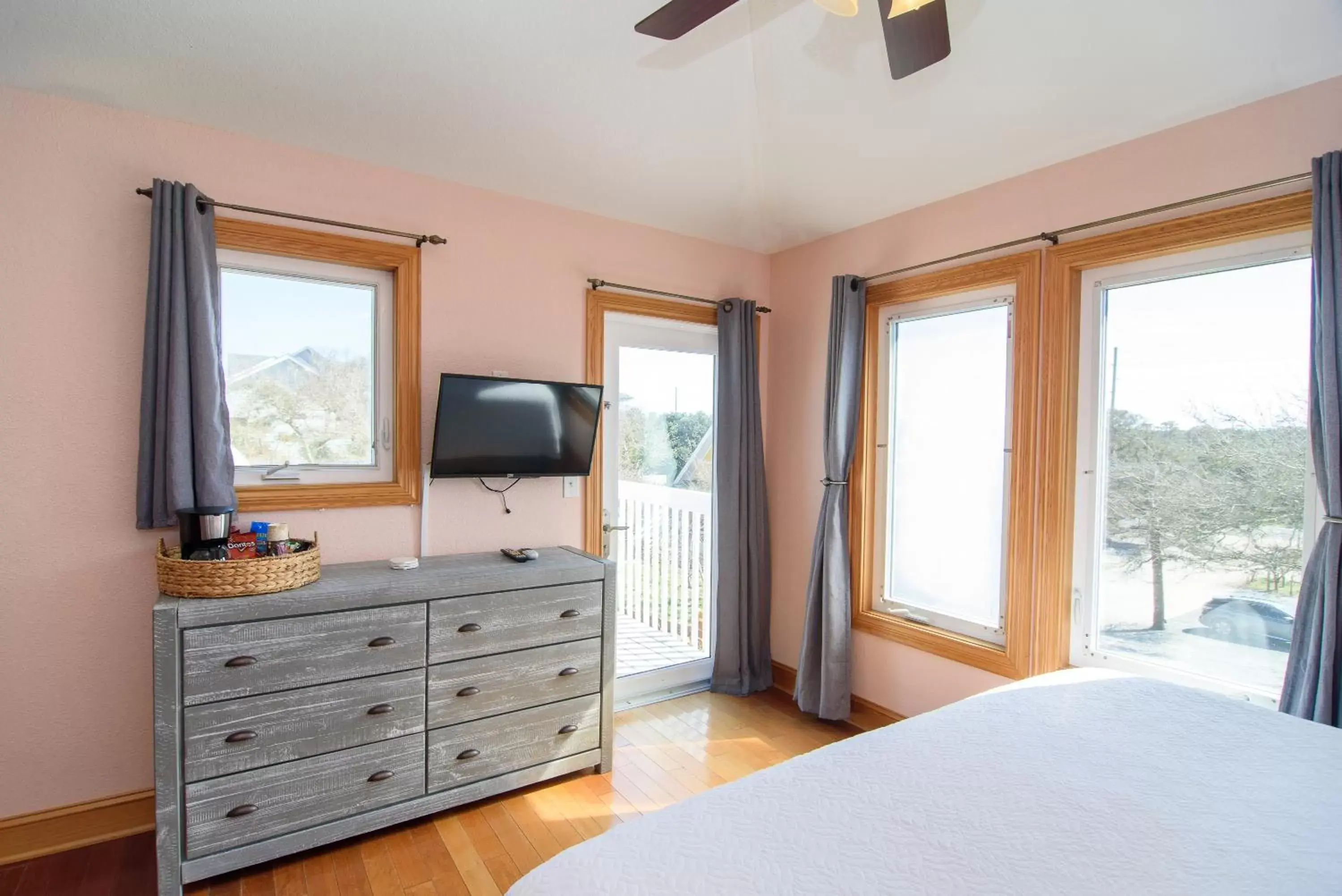 Bed in The Inn on Pamlico Sound