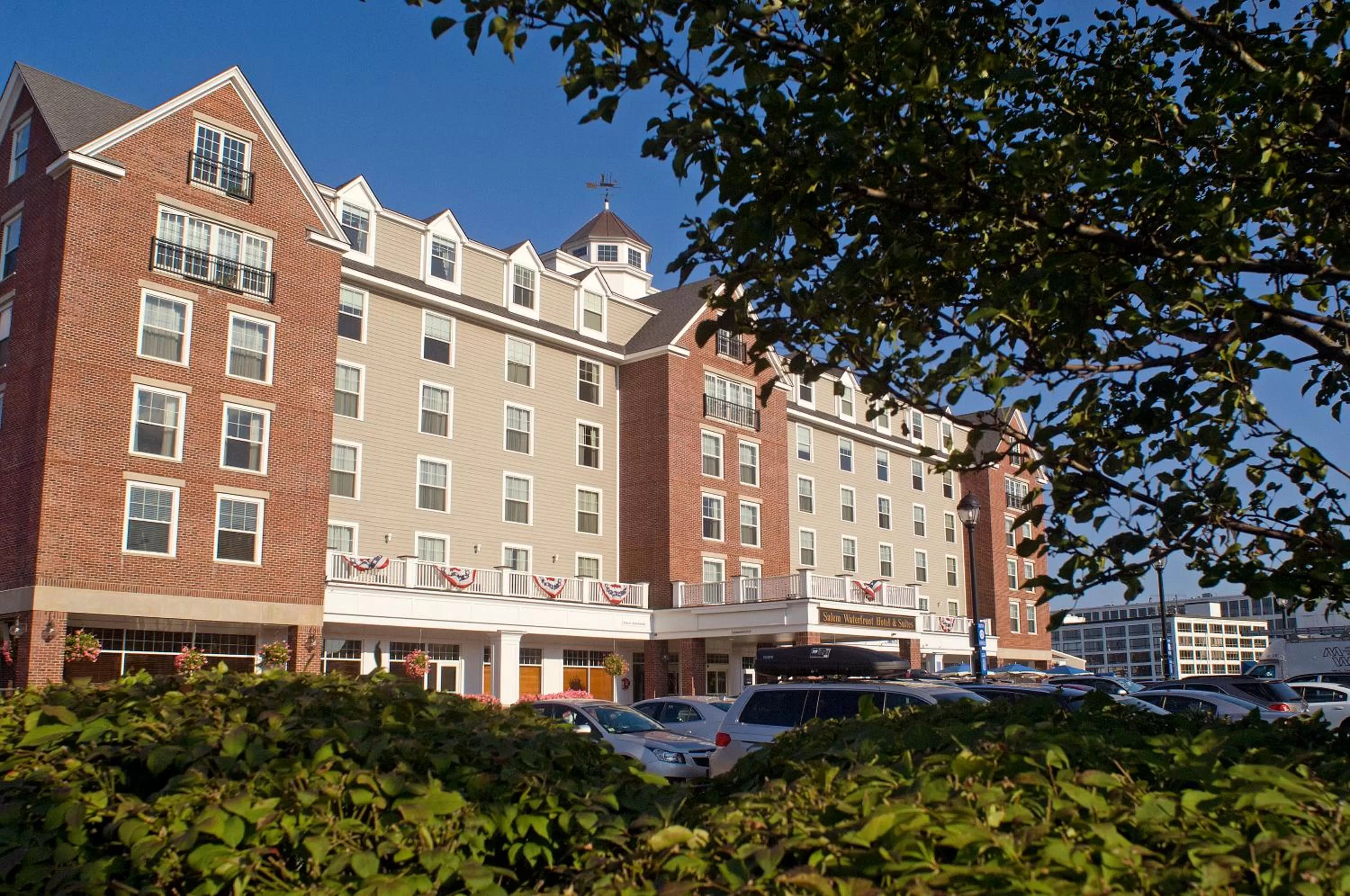 Property building in Salem Waterfront Hotel & Suites