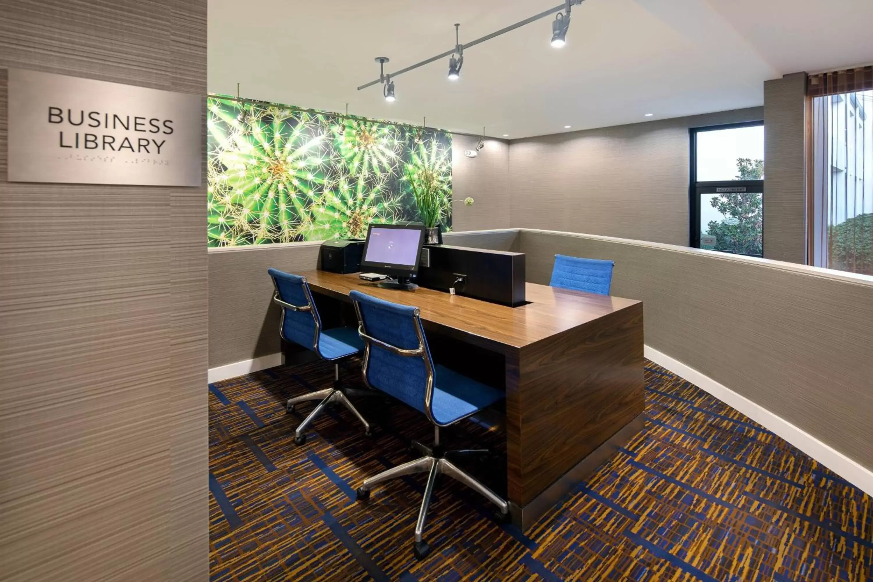 Business facilities in Courtyard Dallas Addison Midway