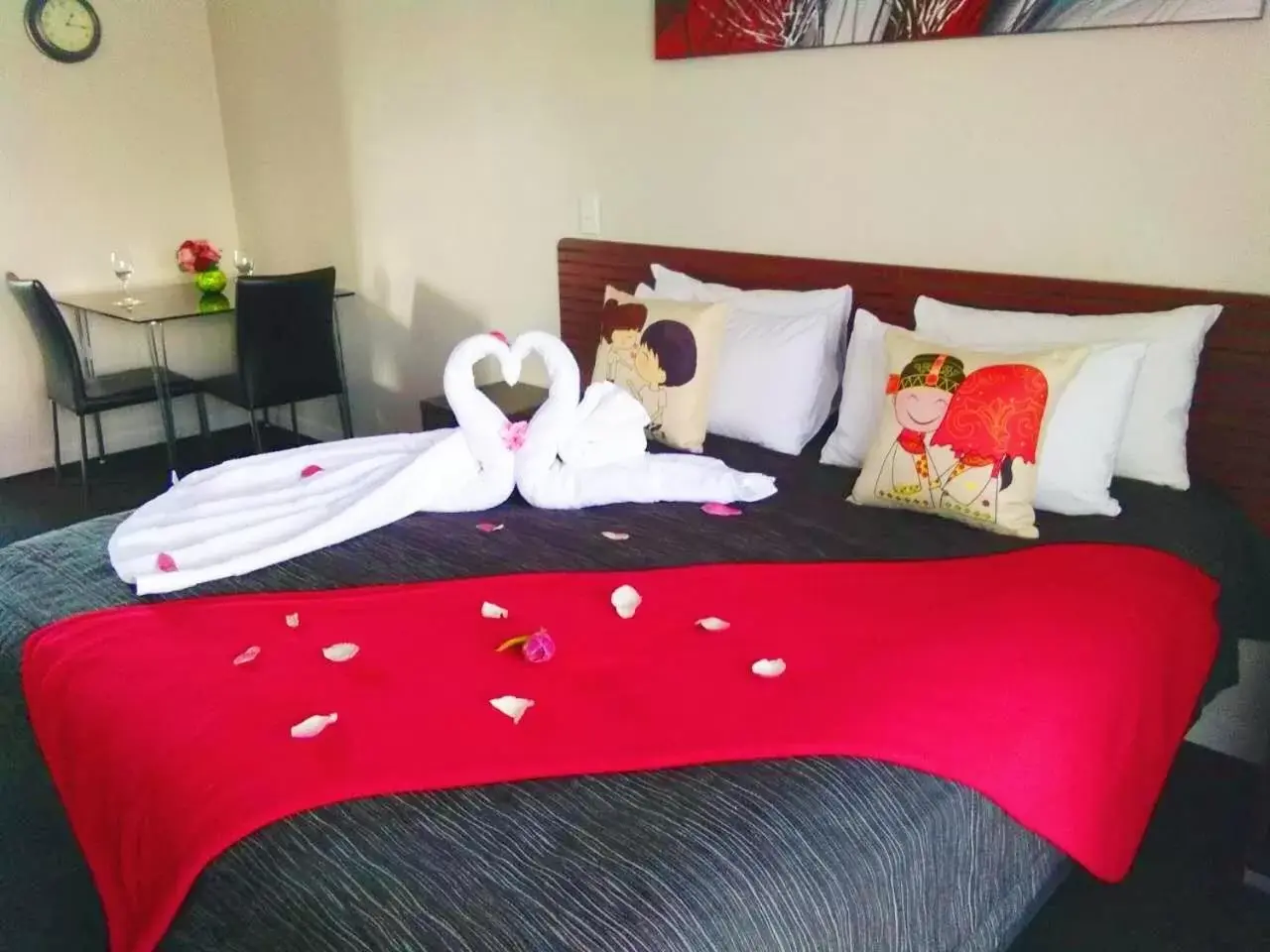 Other, Bed in Red Rock Thermal Motel - Mineral Pool Other, Bed in Red Rock Thermal Motel - Mineral Pool