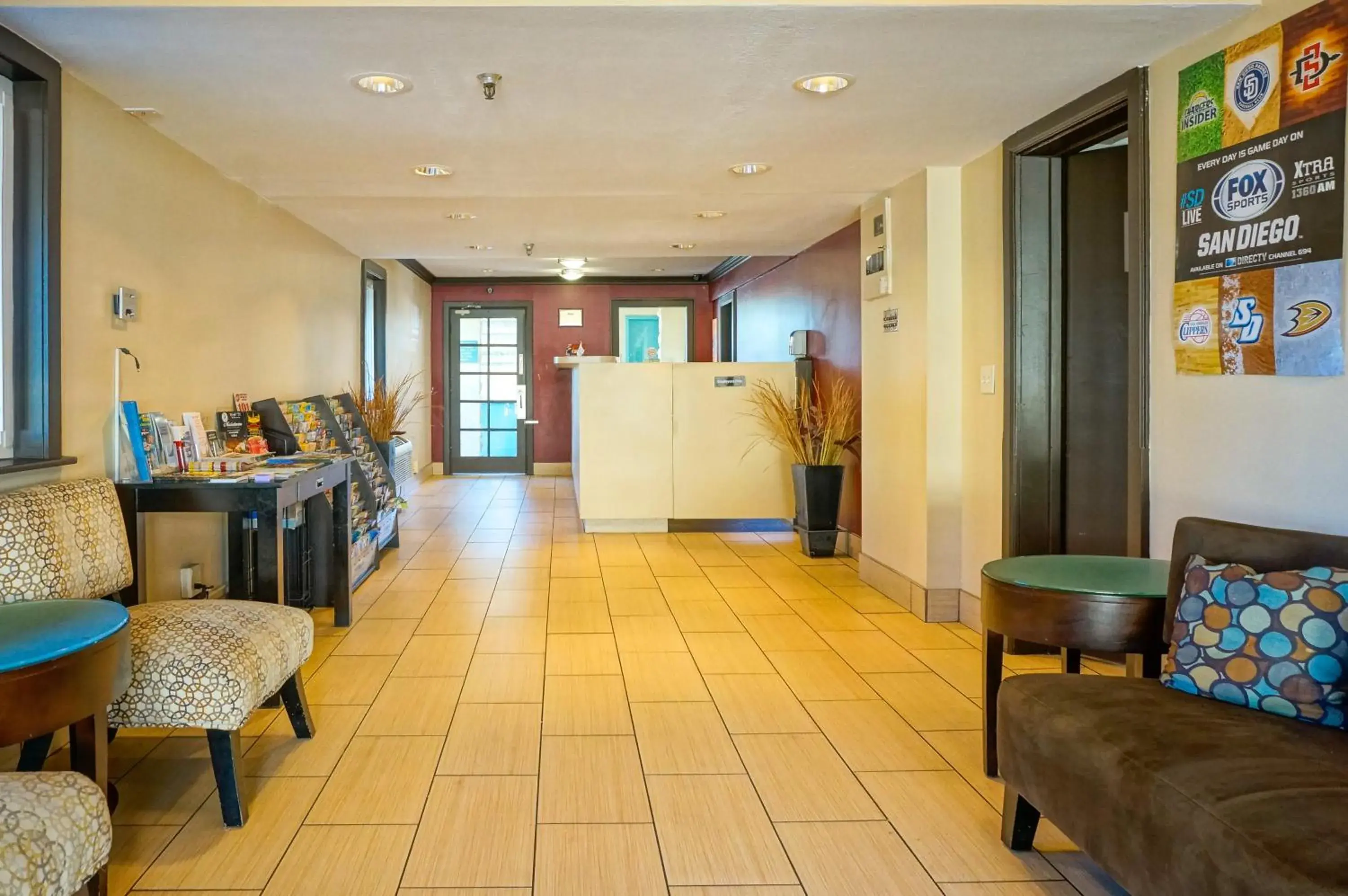 Lobby or reception in Howard Johnson by Wyndham San Diego Hotel Circle